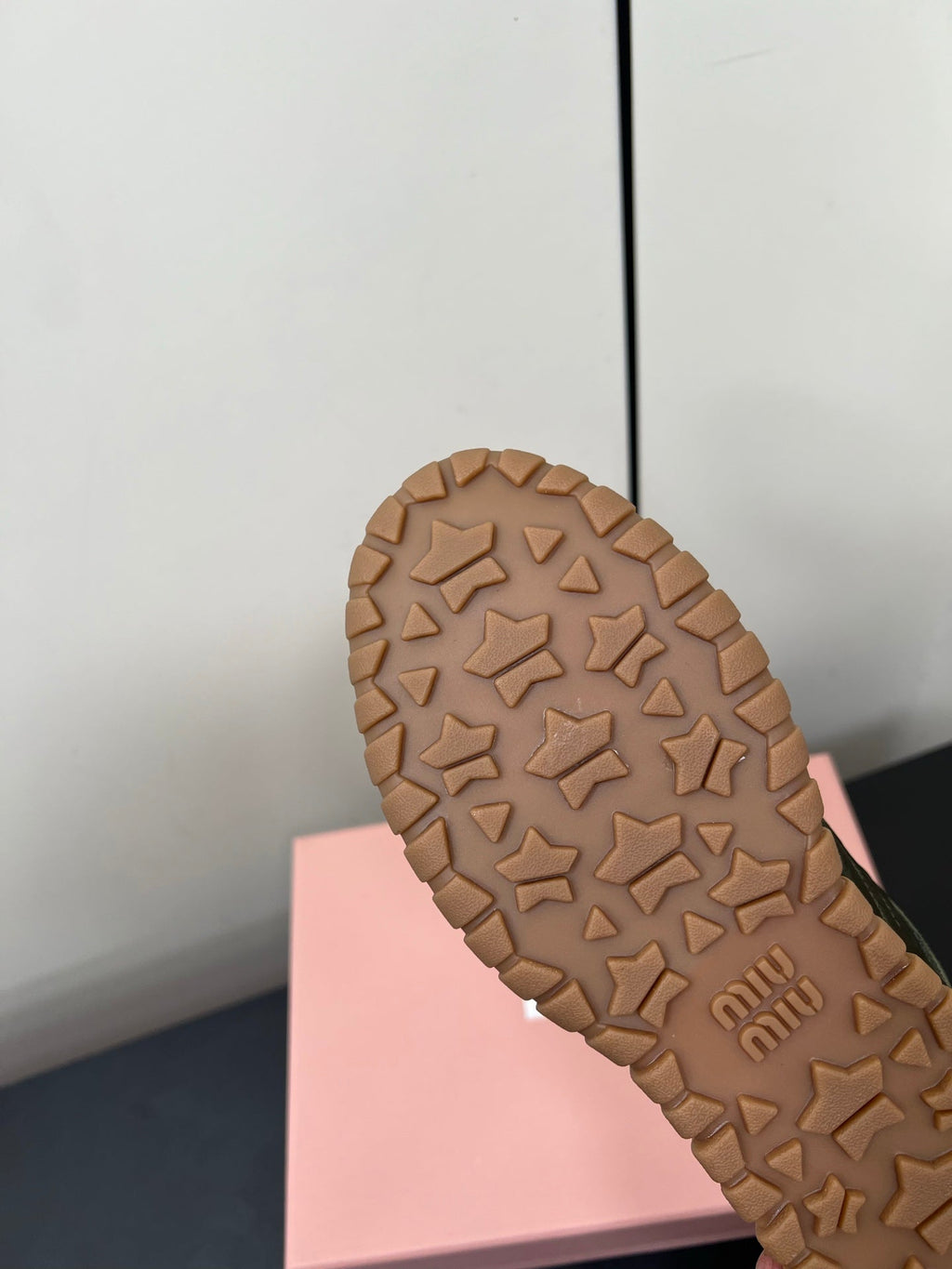 M-Sneakers