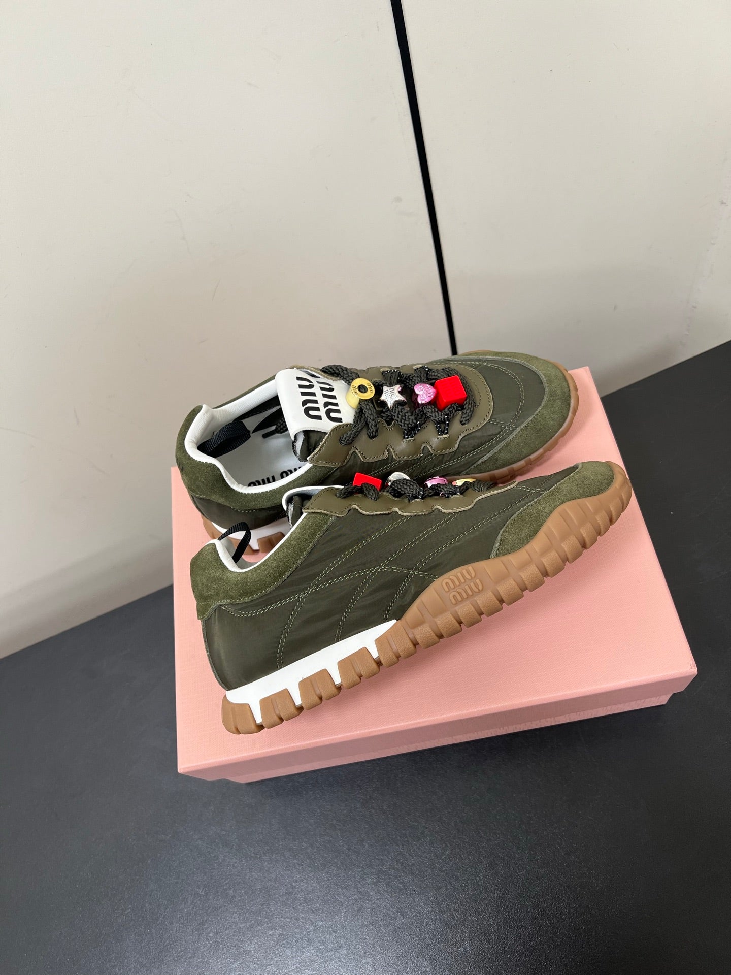 M-Sneakers