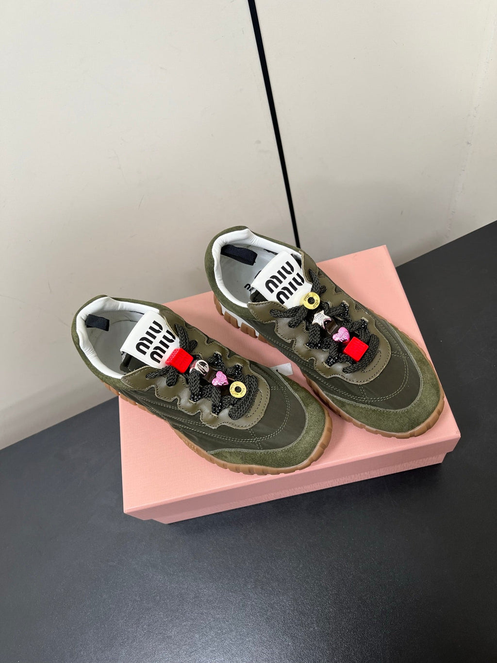 M-Sneakers