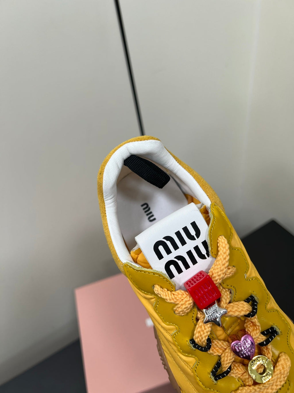 M-Sneakers