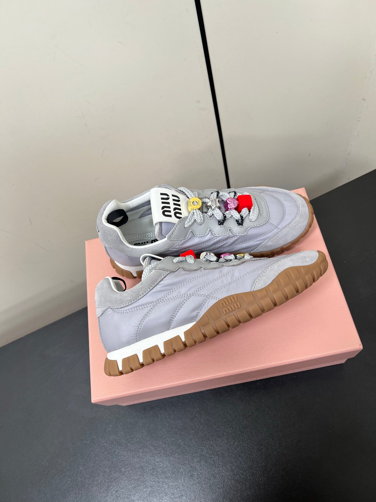 M-Sneakers