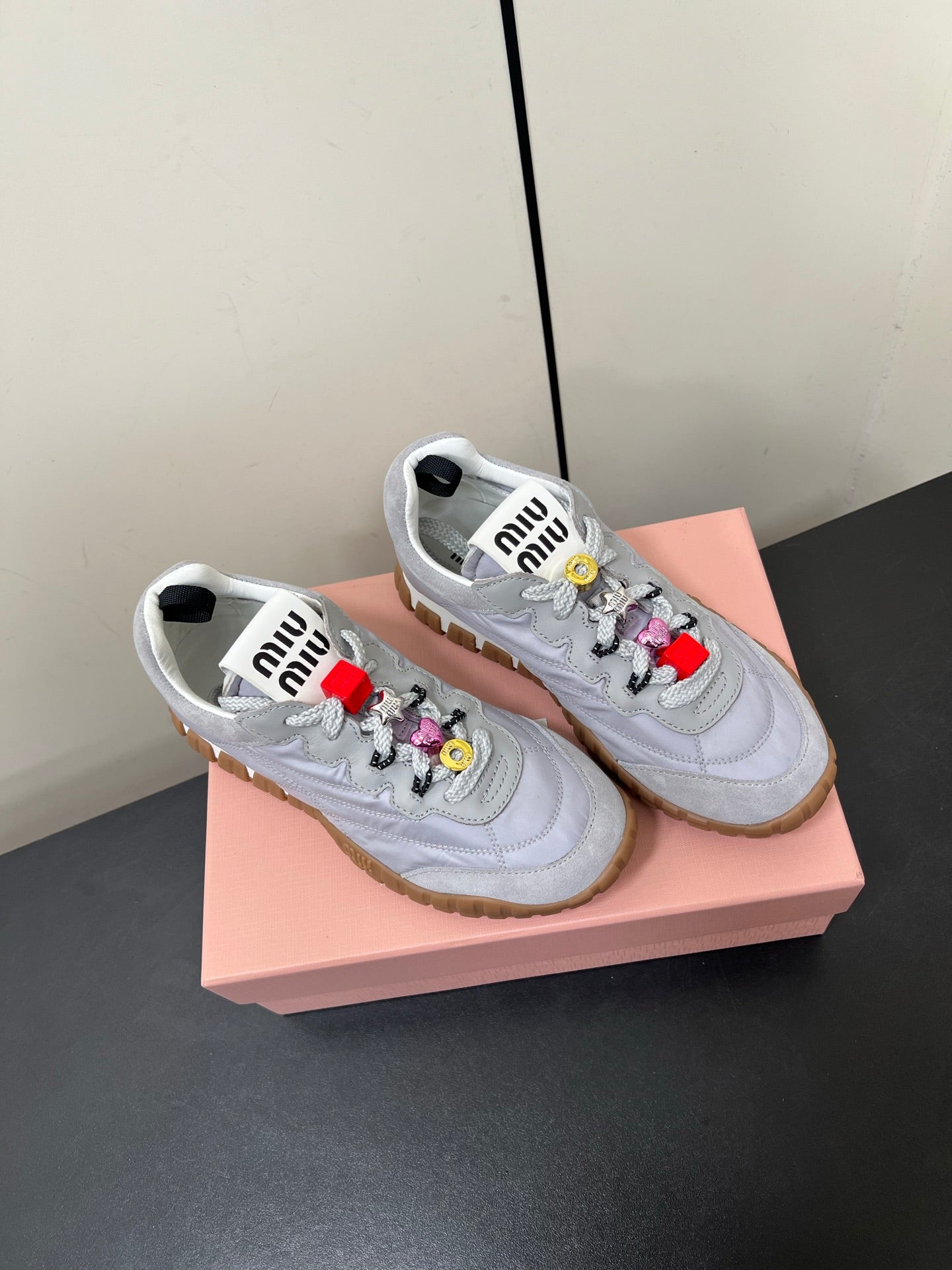 M-Sneakers