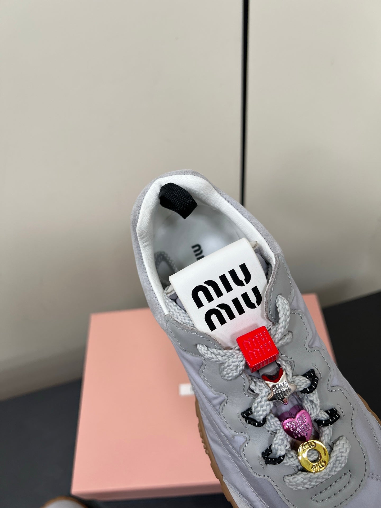 M-Sneakers