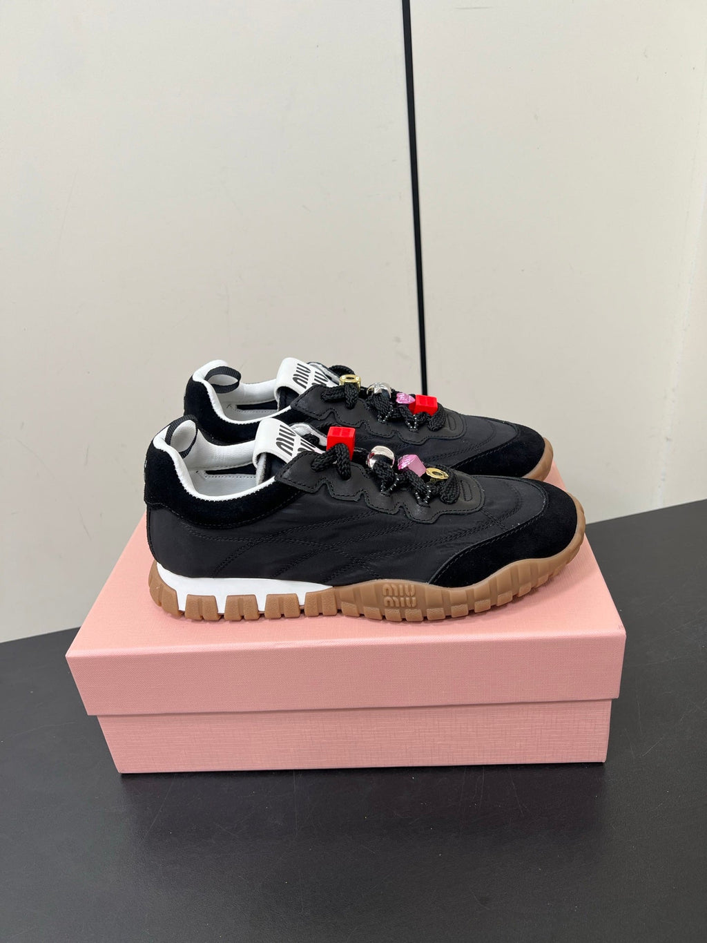 M-Sneakers