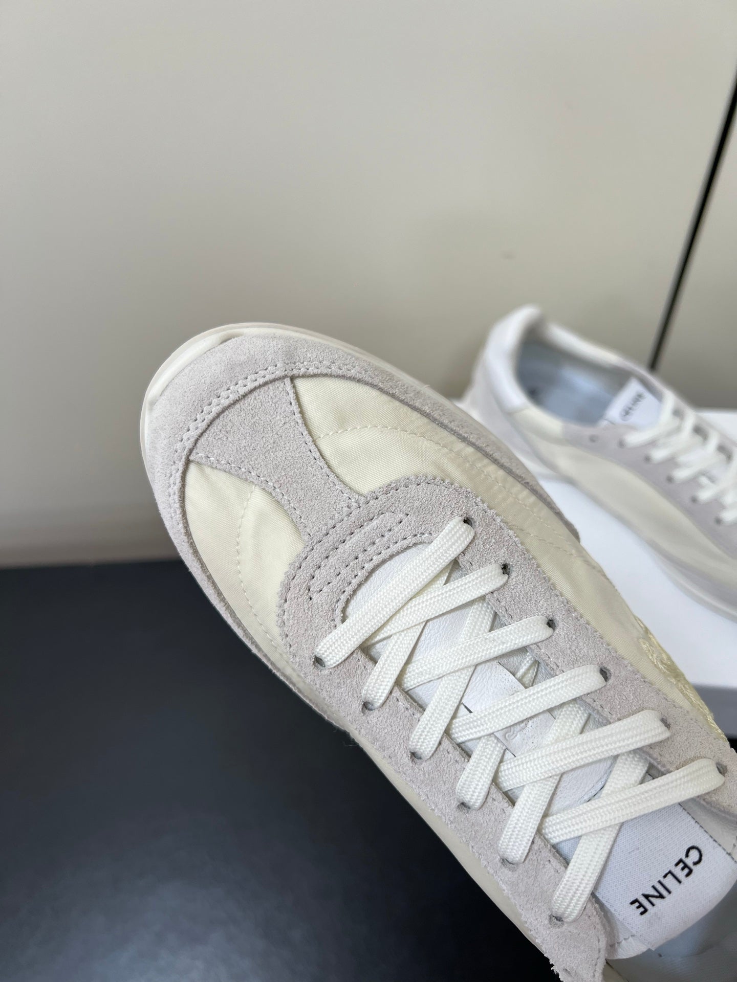 S-Sneakers