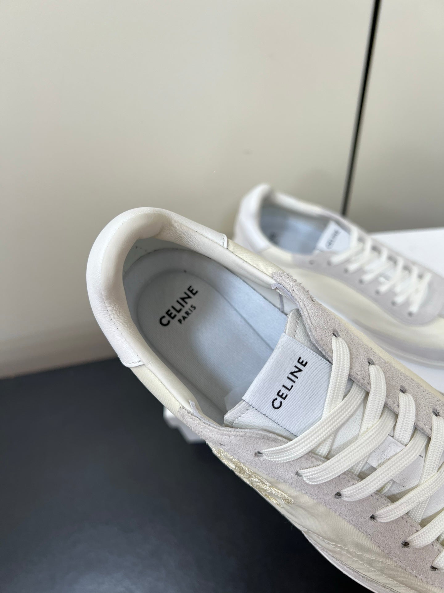 S-Sneakers