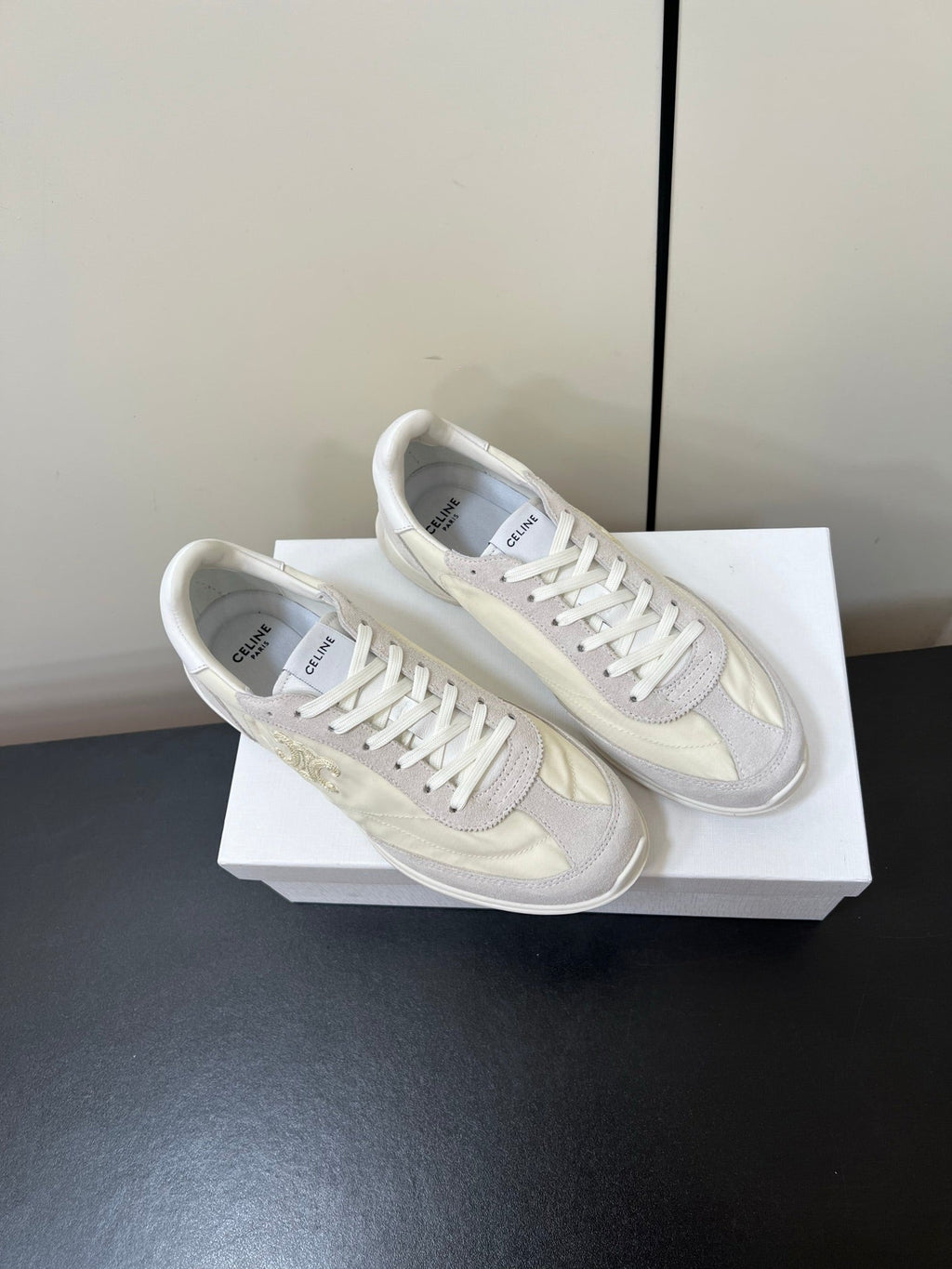 S-Sneakers