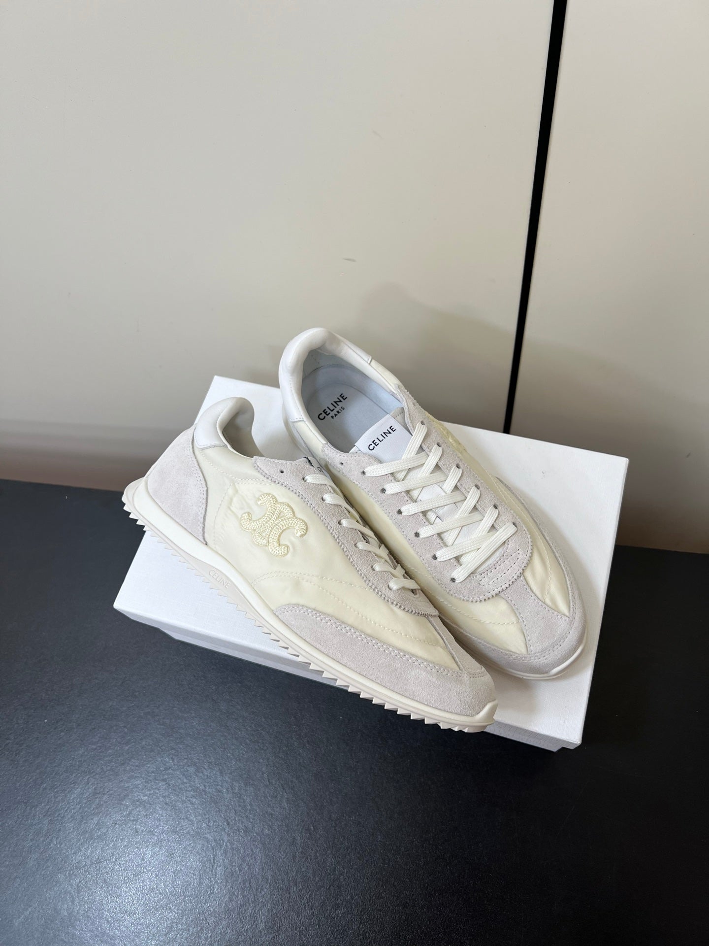 S-Sneakers