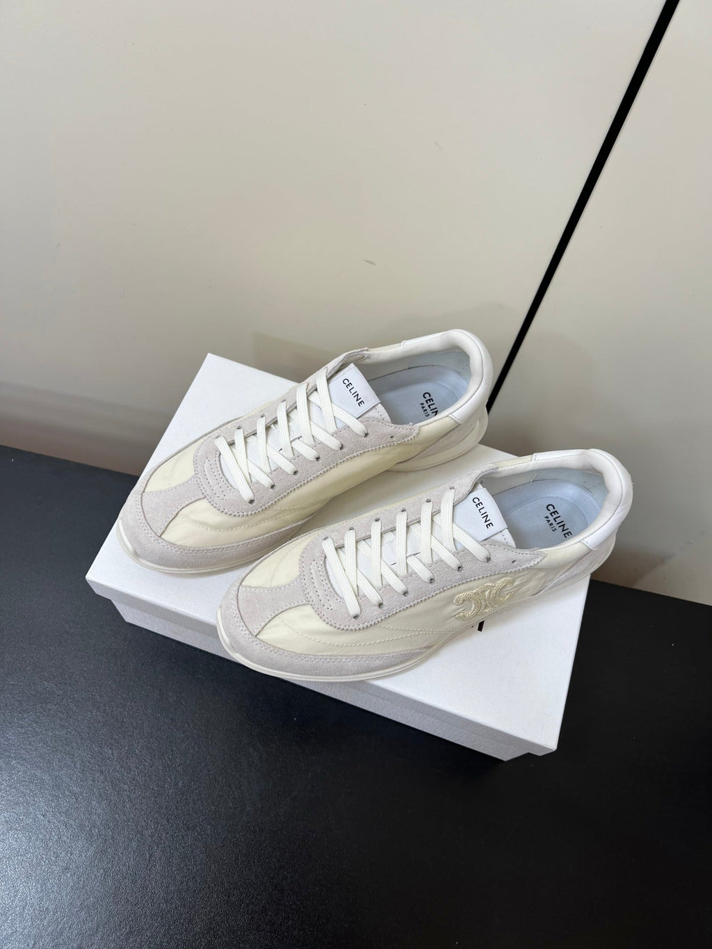 S-Sneakers