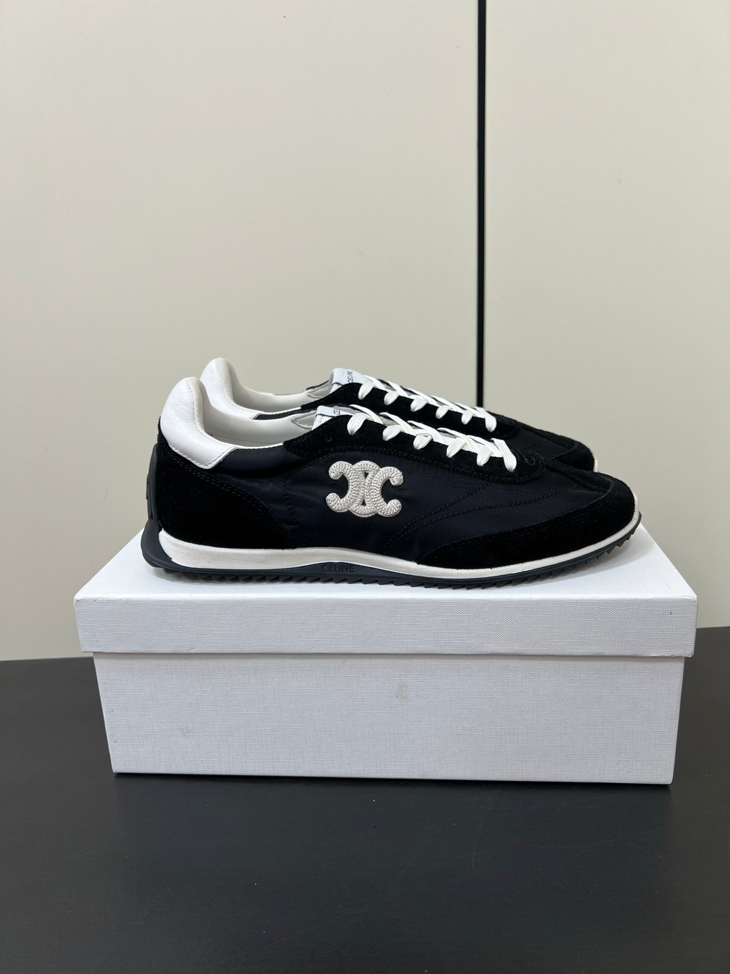 S-Sneakers