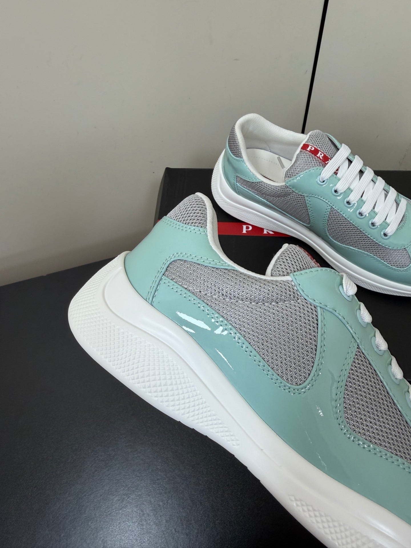 P-Sneakers