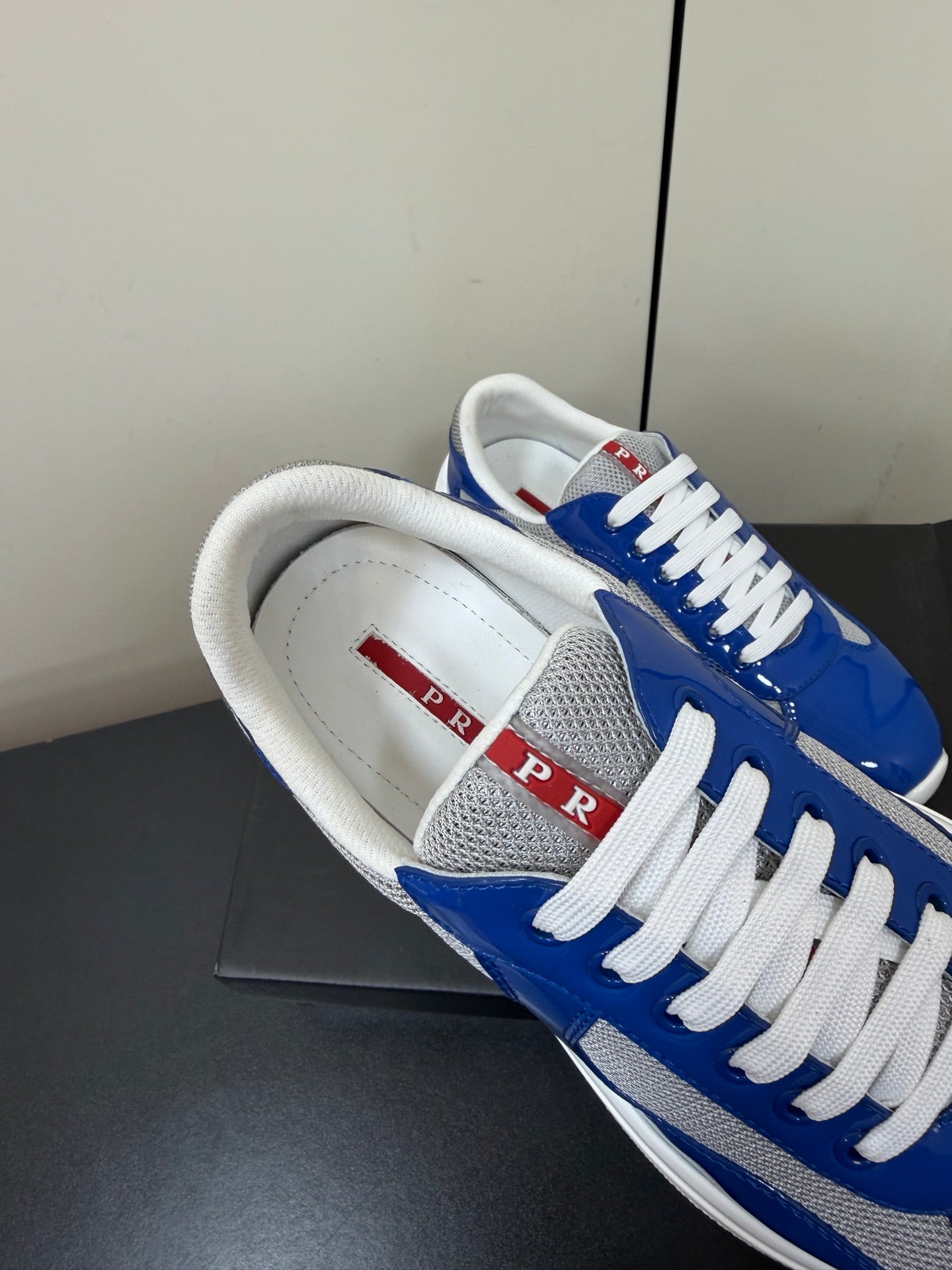 P-Sneakers