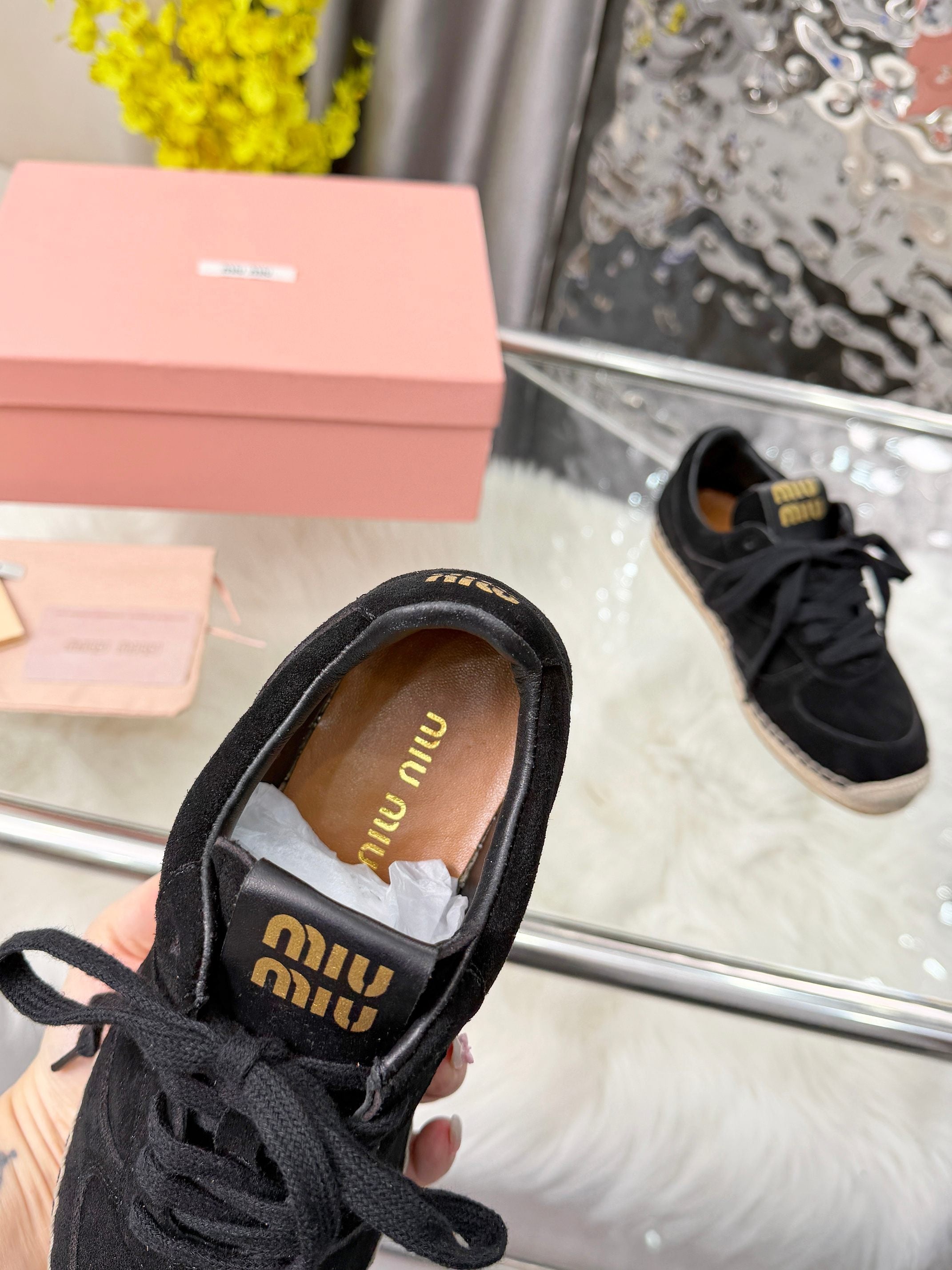 M-Sneakers
