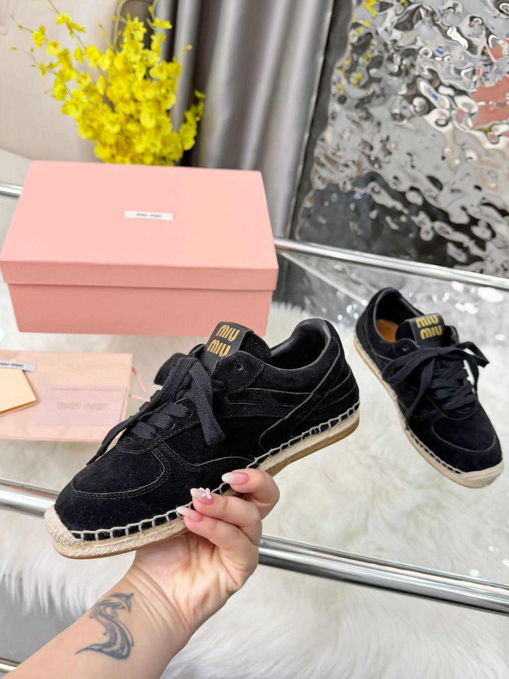 M-Sneakers