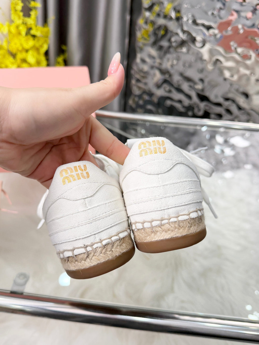 M-Sneakers