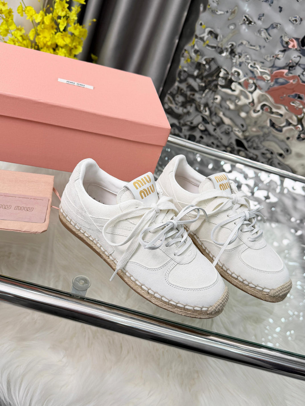 M-Sneakers
