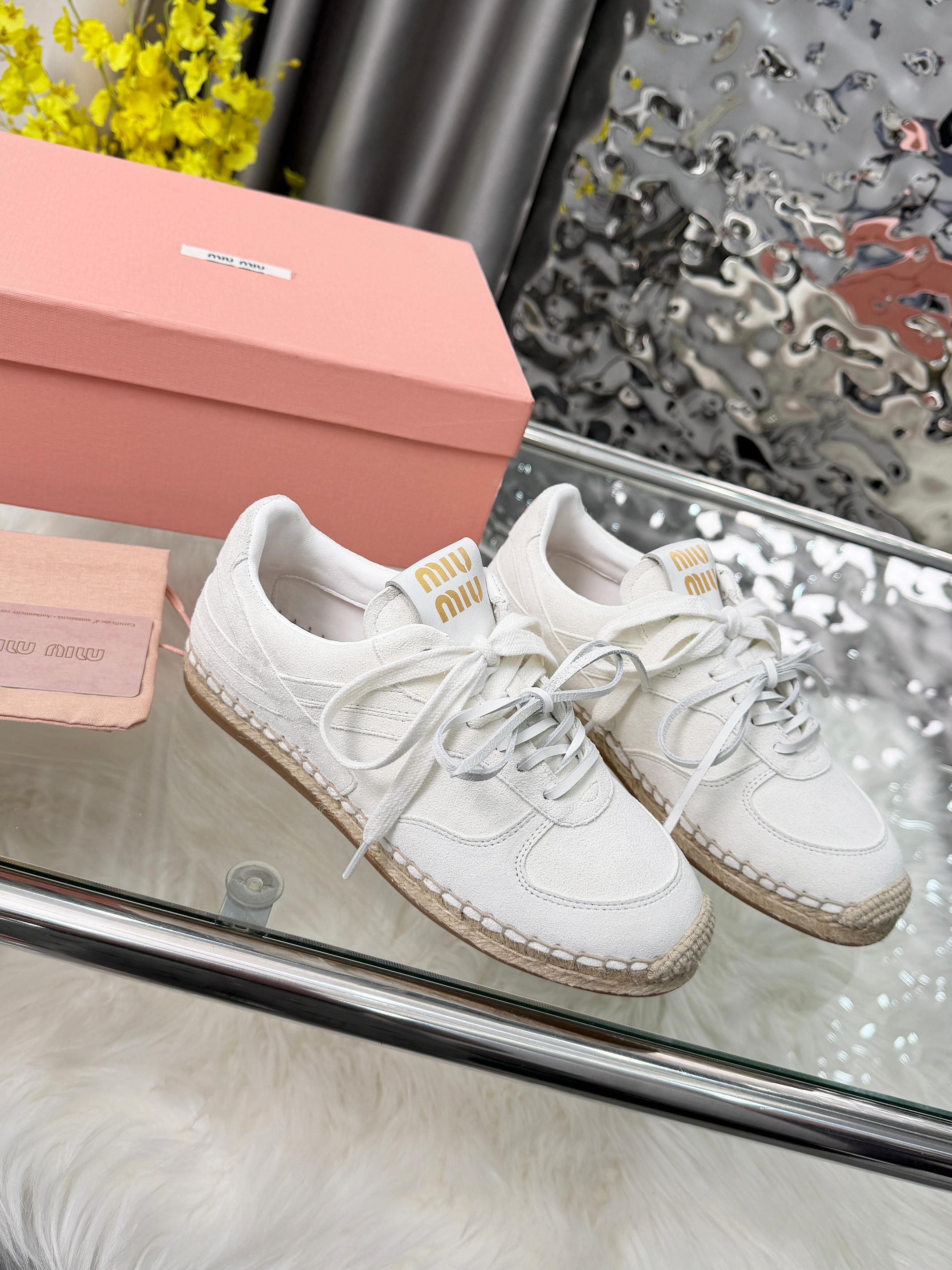 M-Sneakers