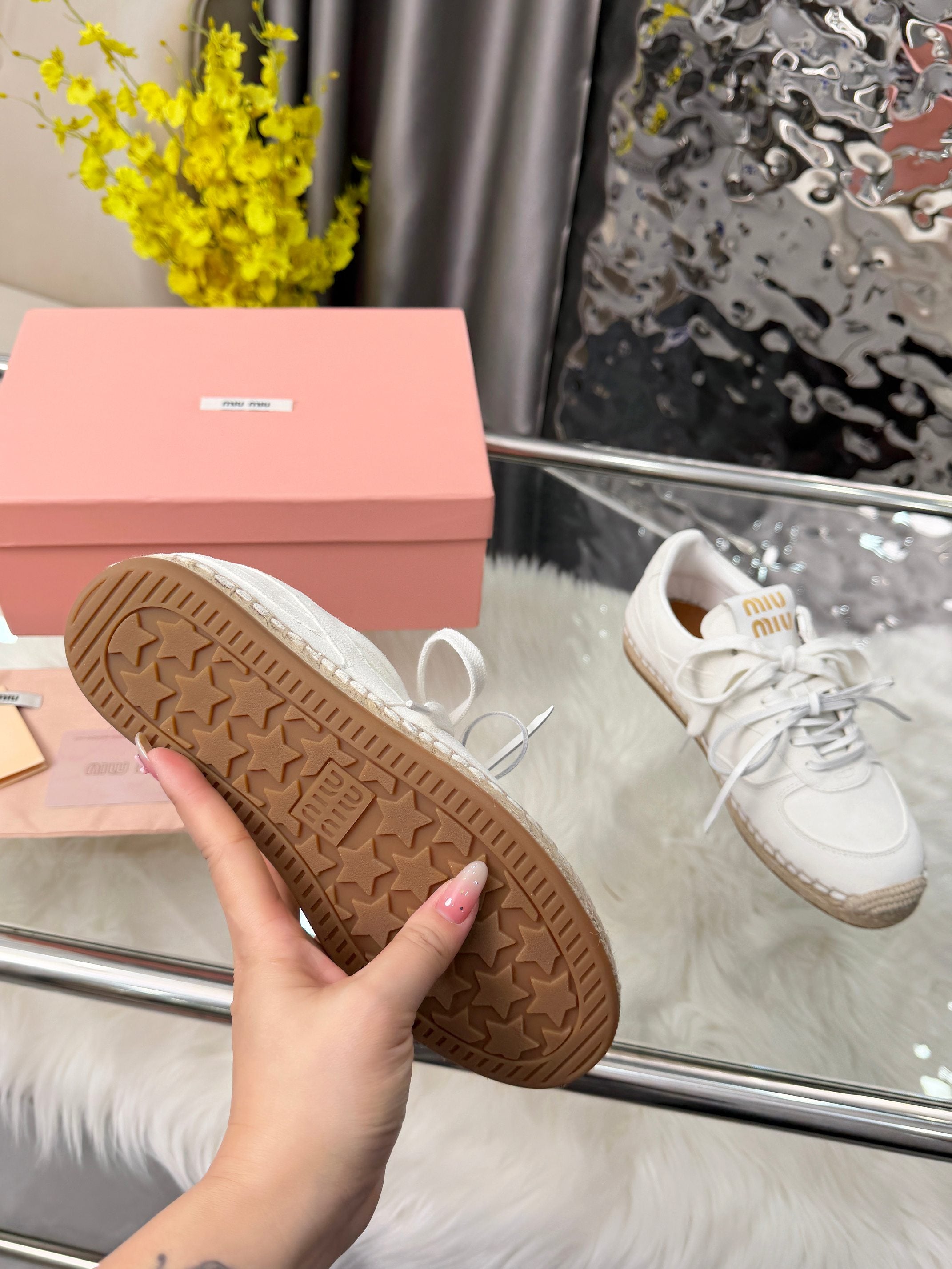 M-Sneakers