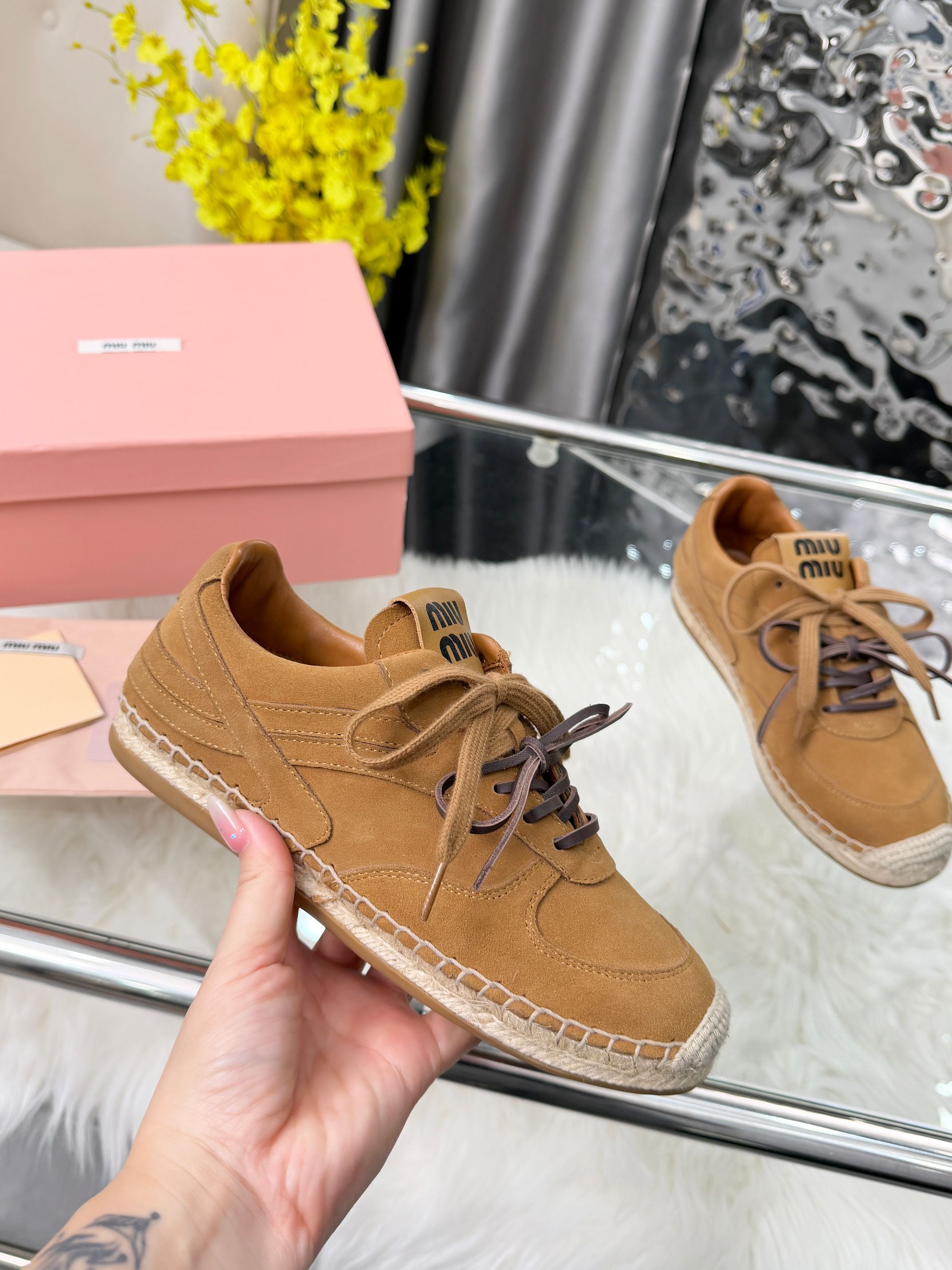M-Sneakers