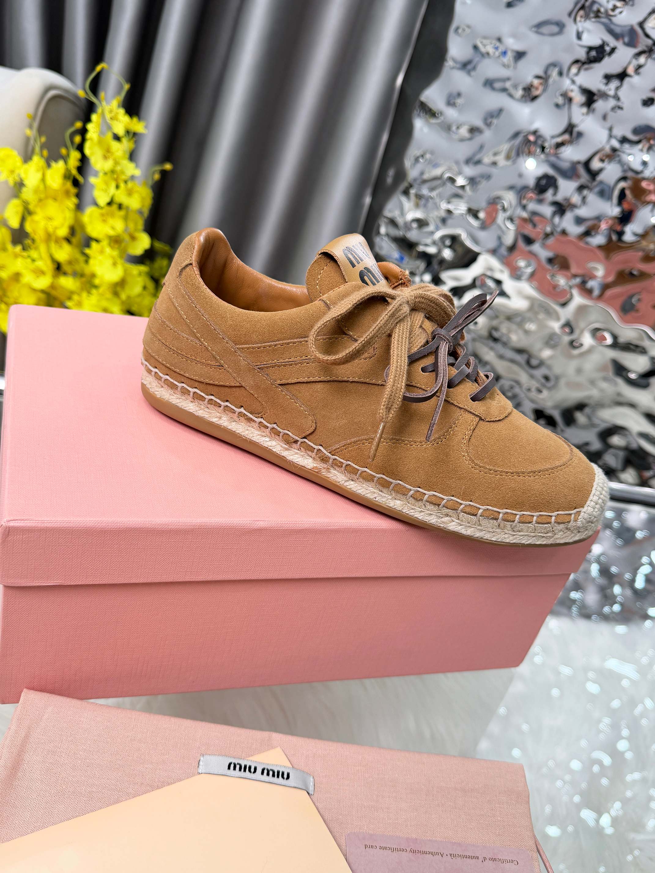 M-Sneakers