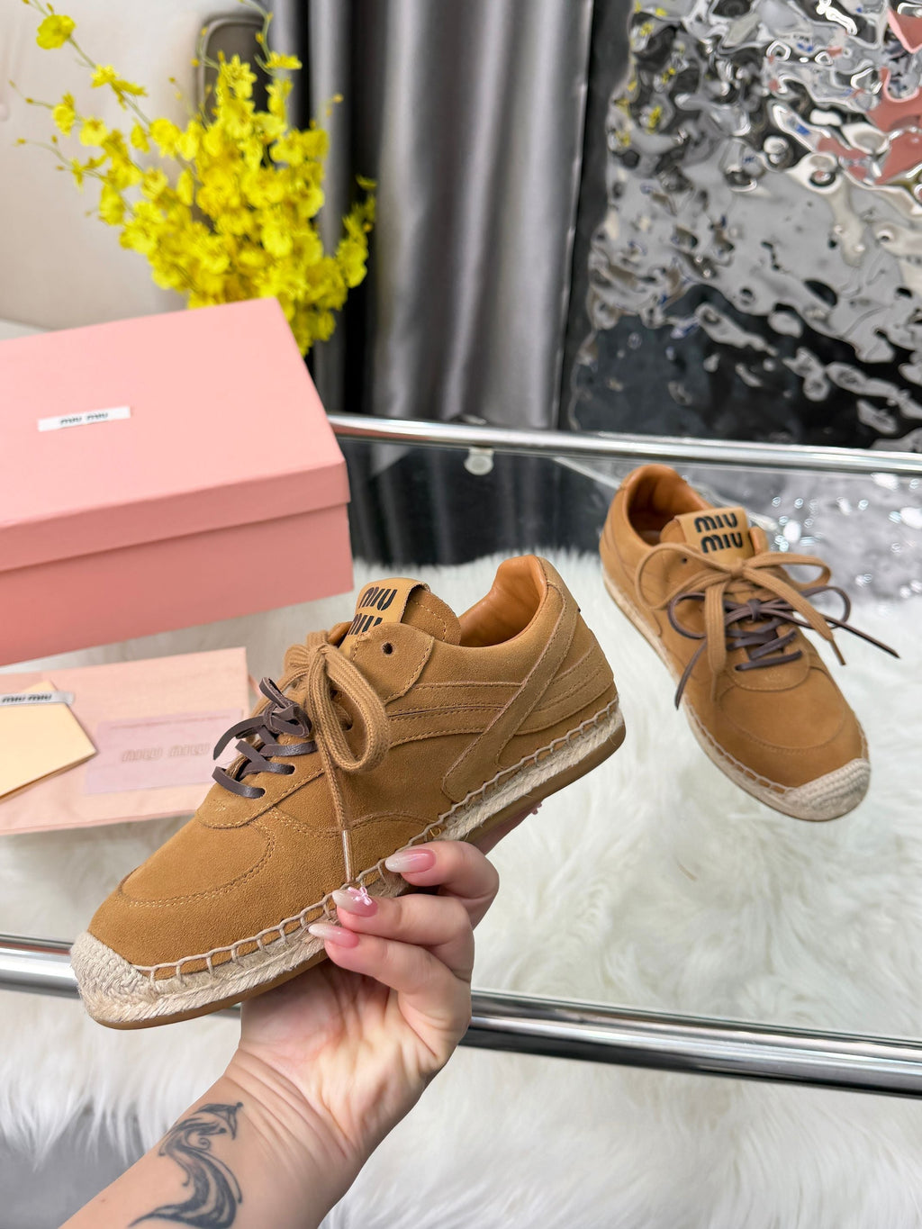 M-Sneakers