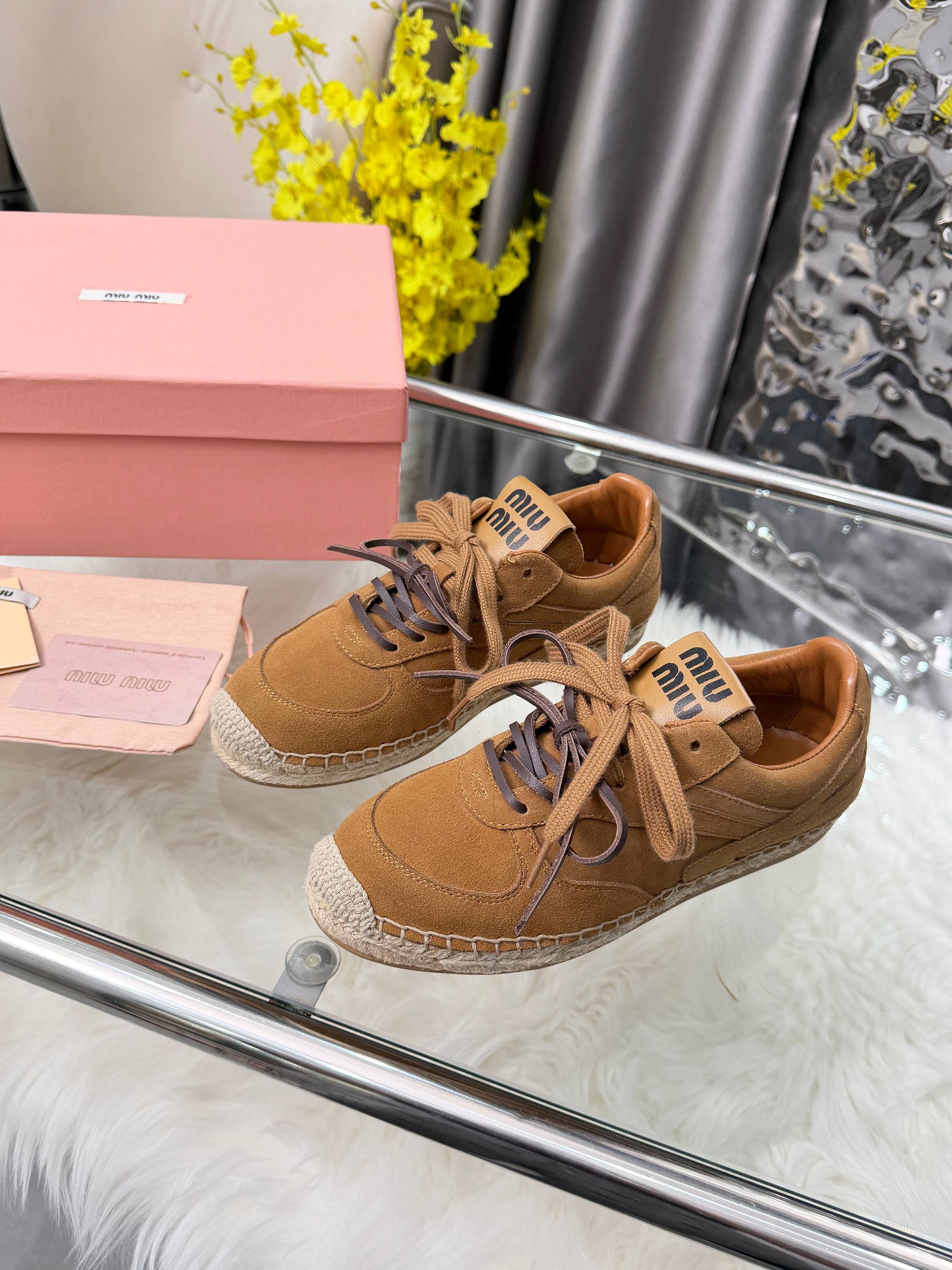 M-Sneakers