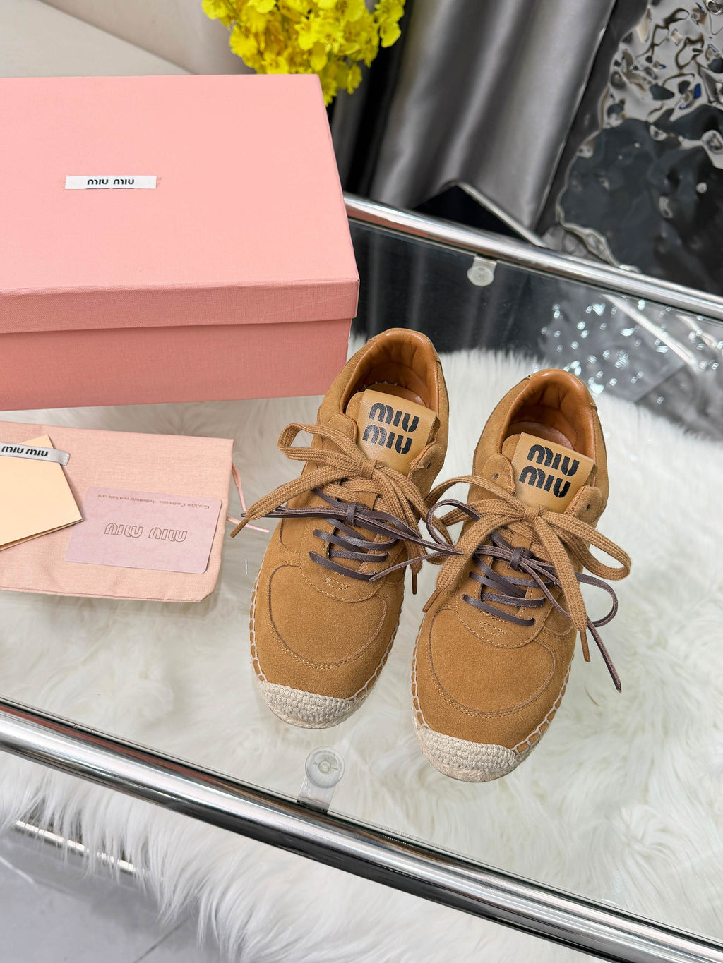 M-Sneakers