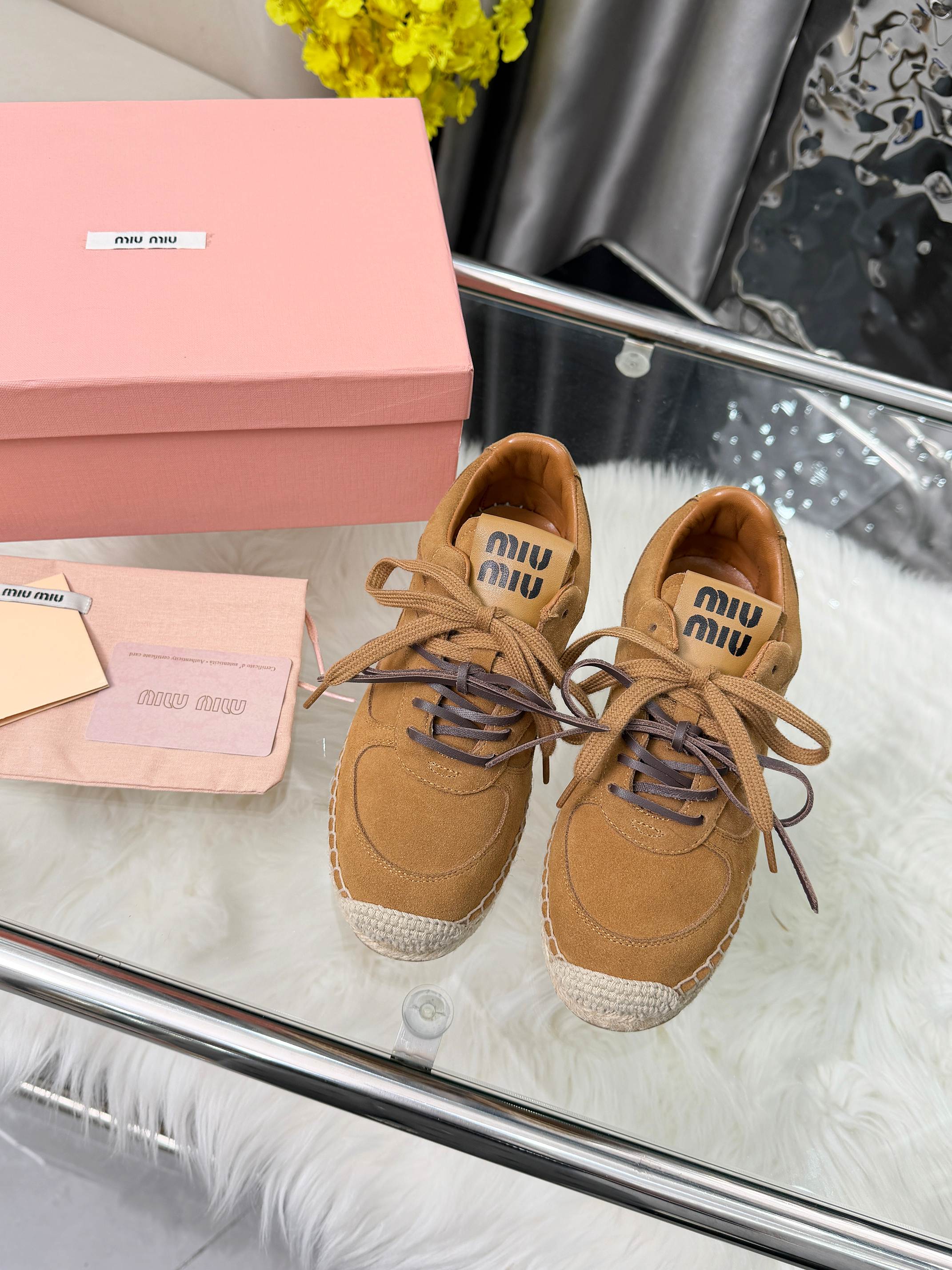 M-Sneakers