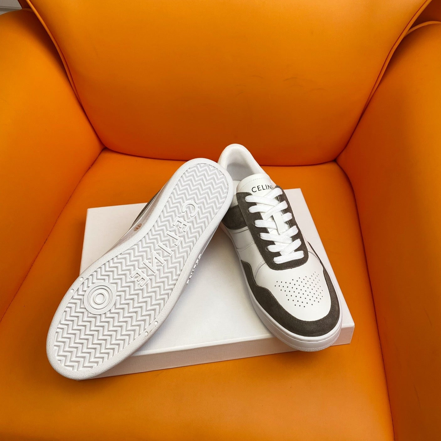 S-Sneakers