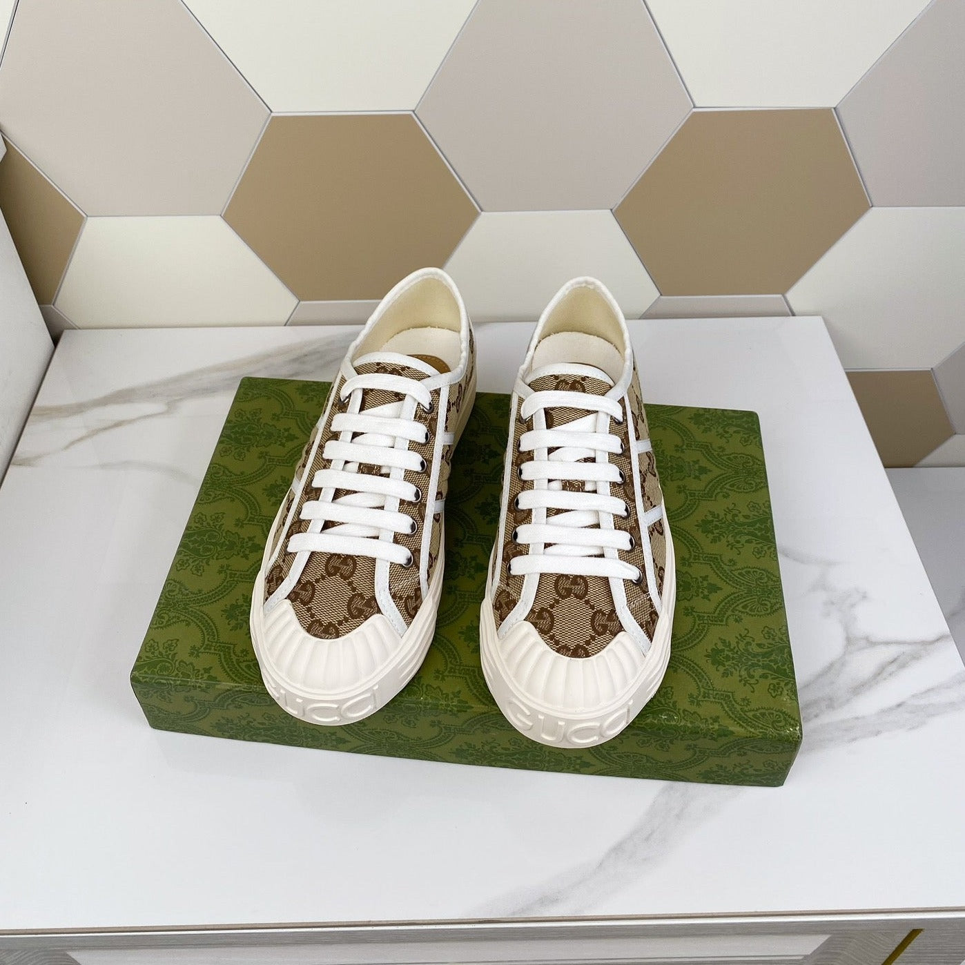 G-Sneakers