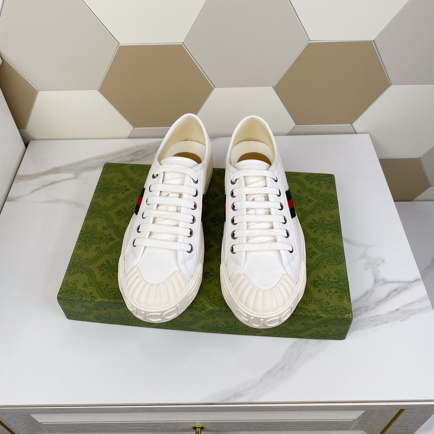G-Sneakers