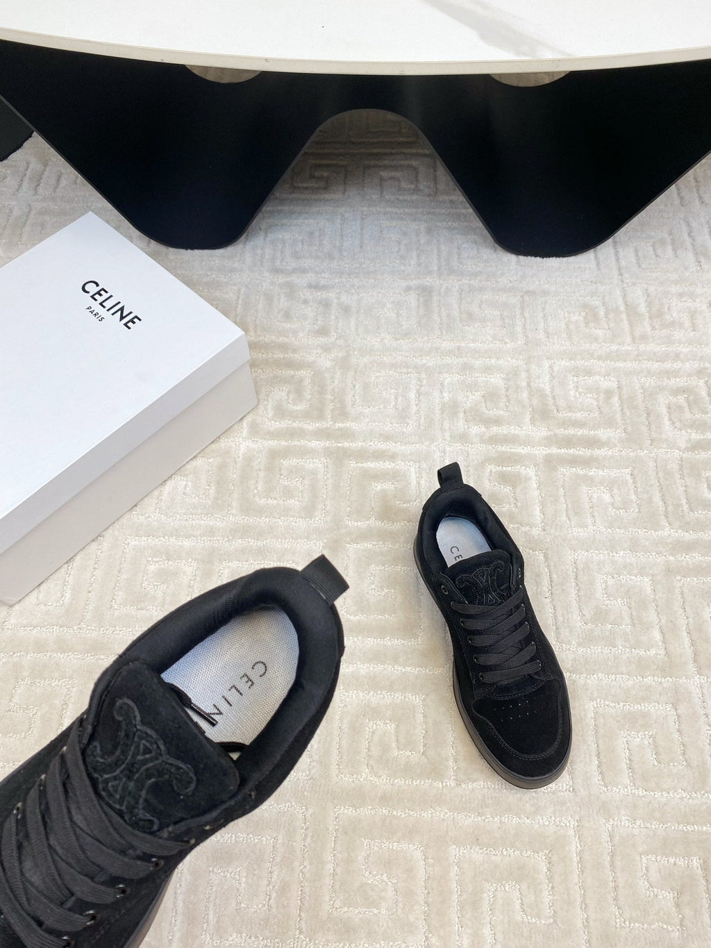 S-Sneakers