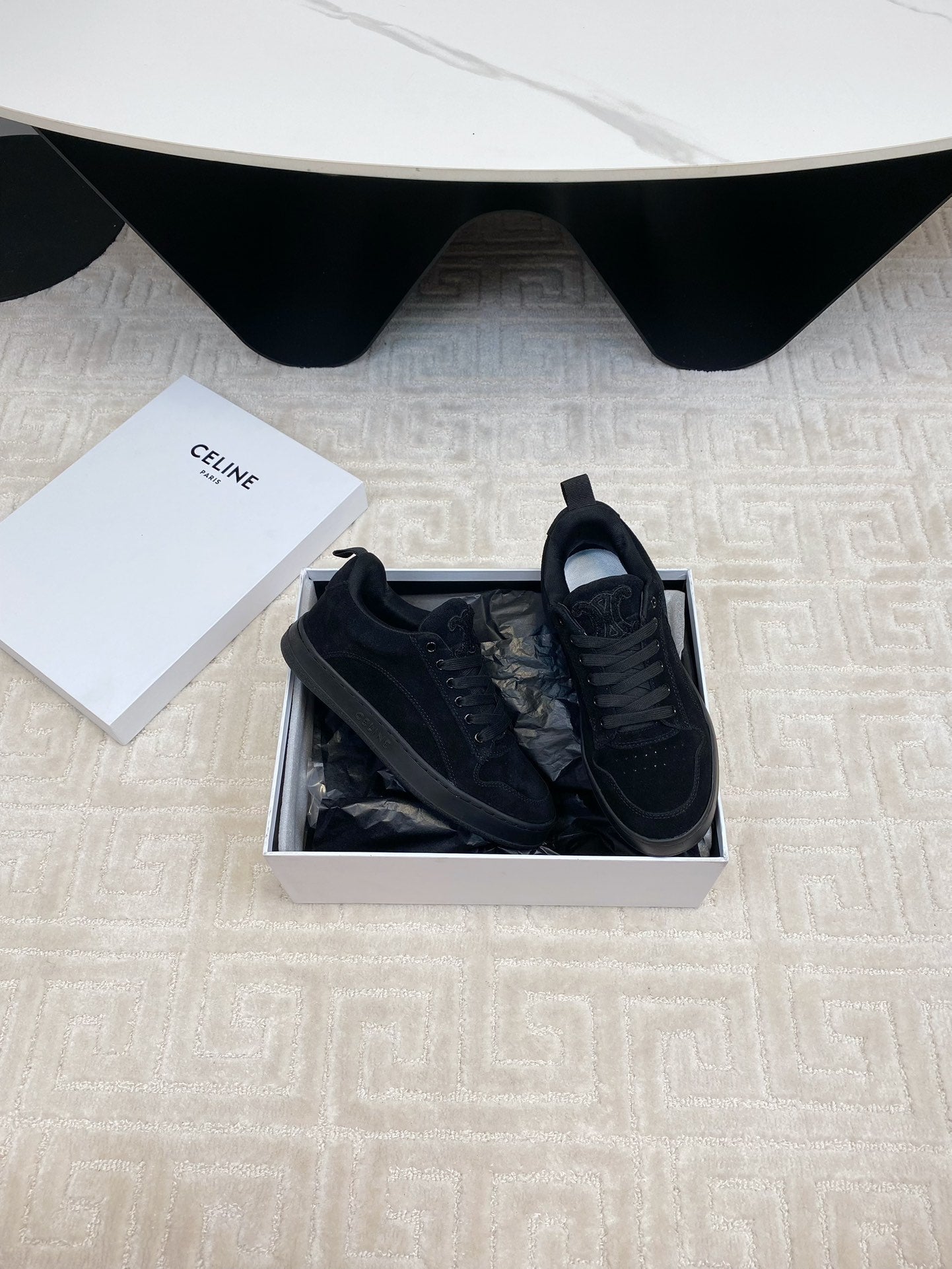 S-Sneakers