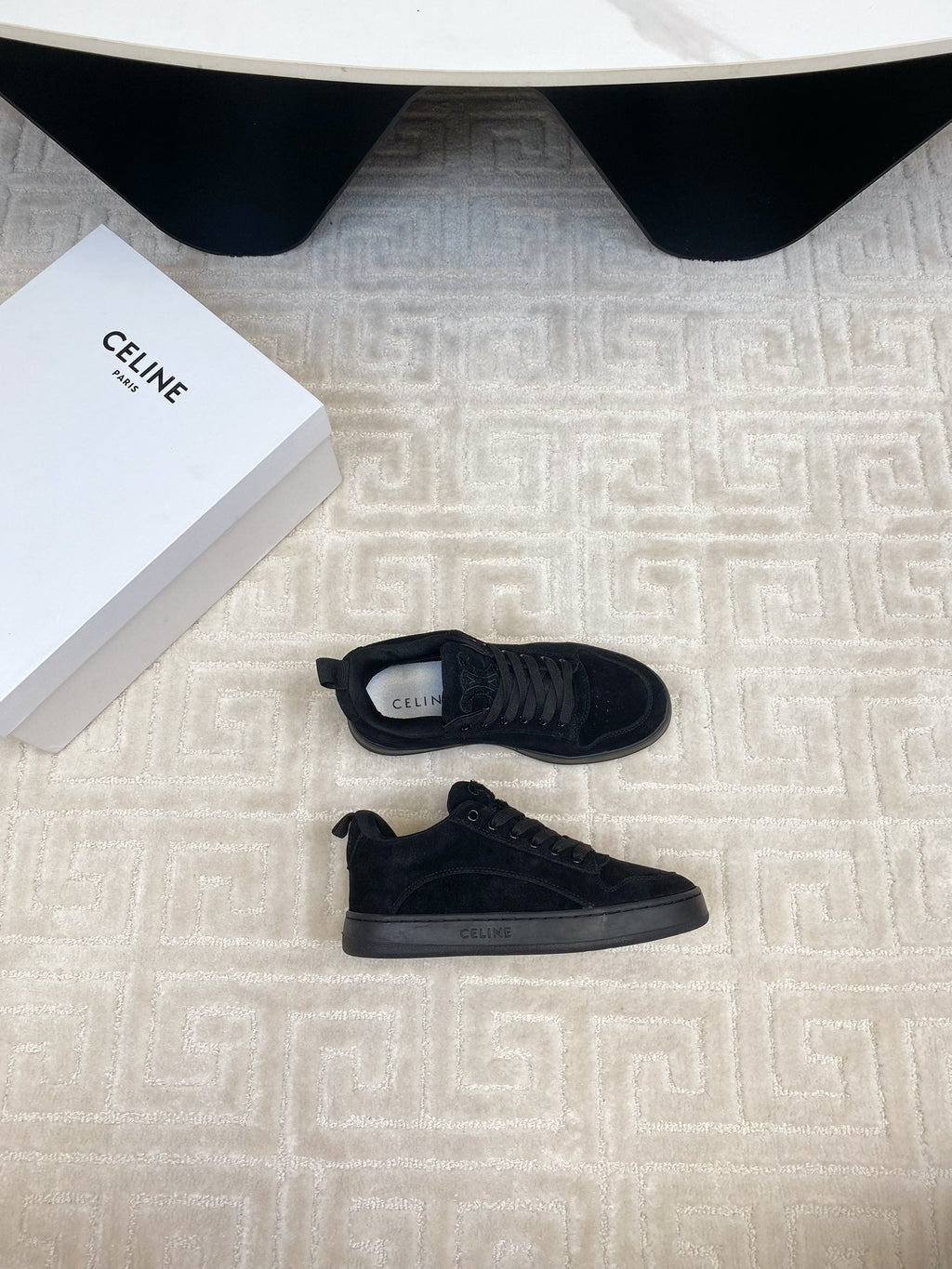 S-Sneakers