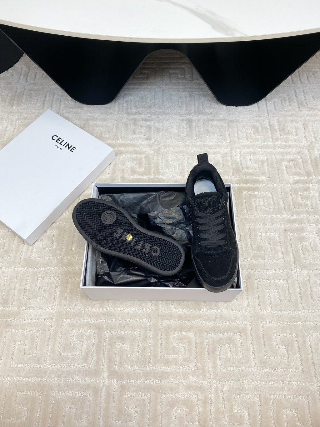 S-Sneakers