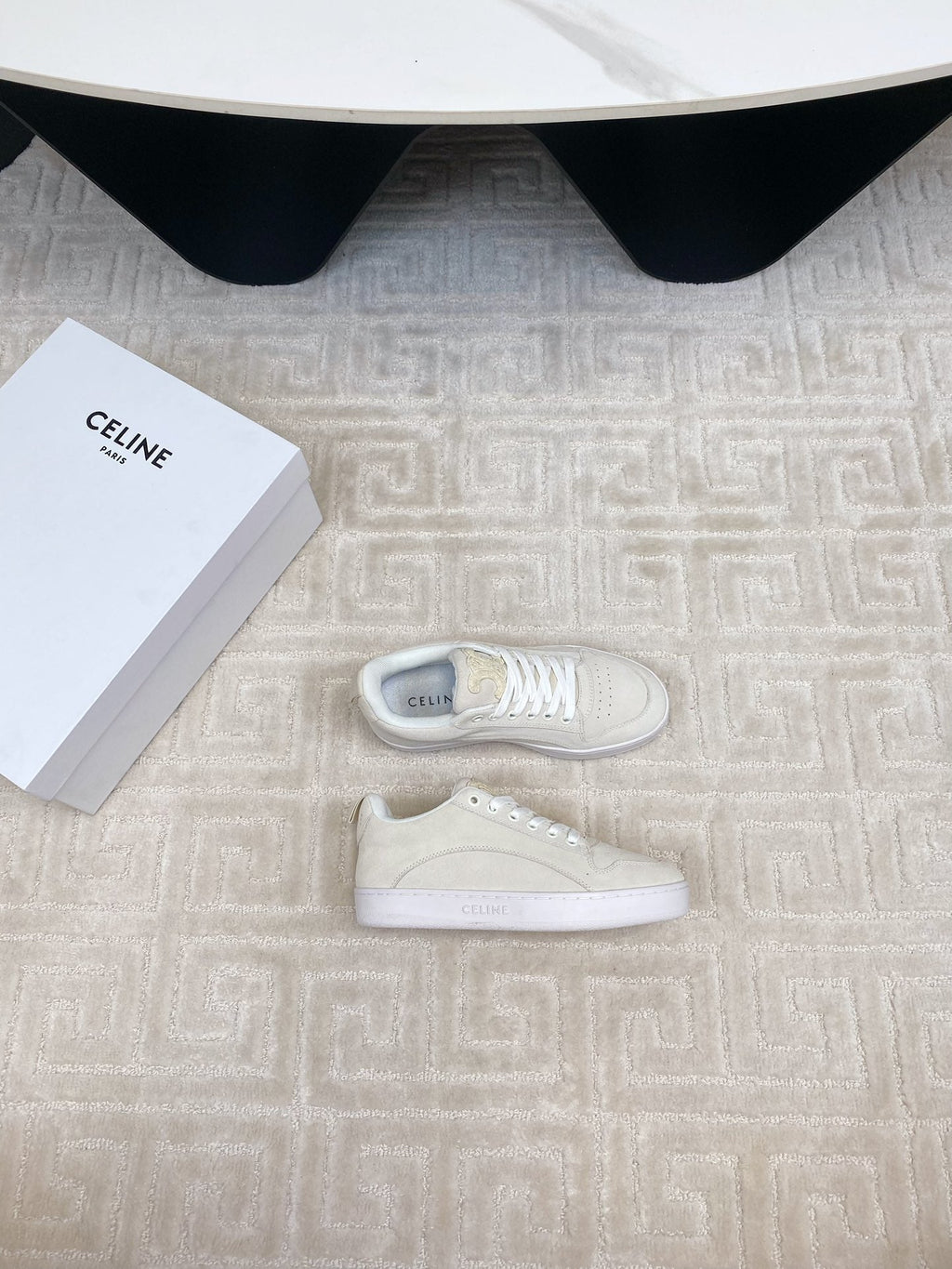 S-Sneakers