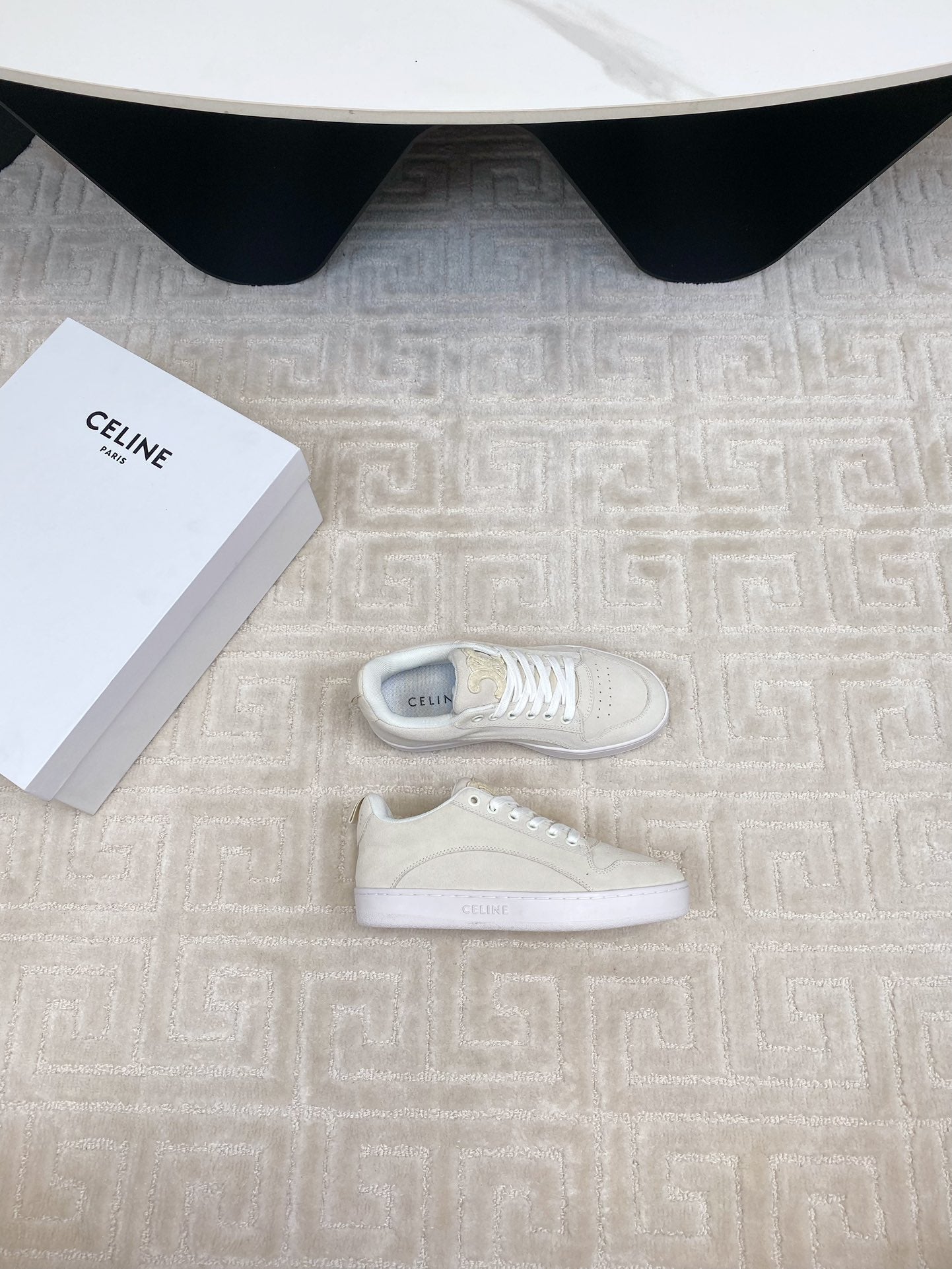 S-Sneakers