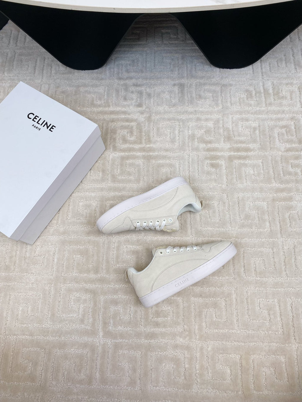 S-Sneakers
