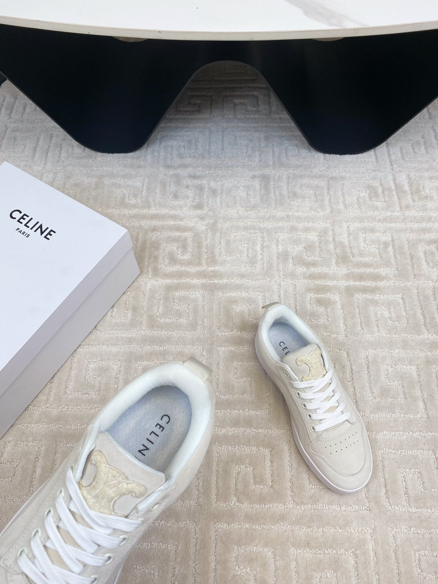S-Sneakers