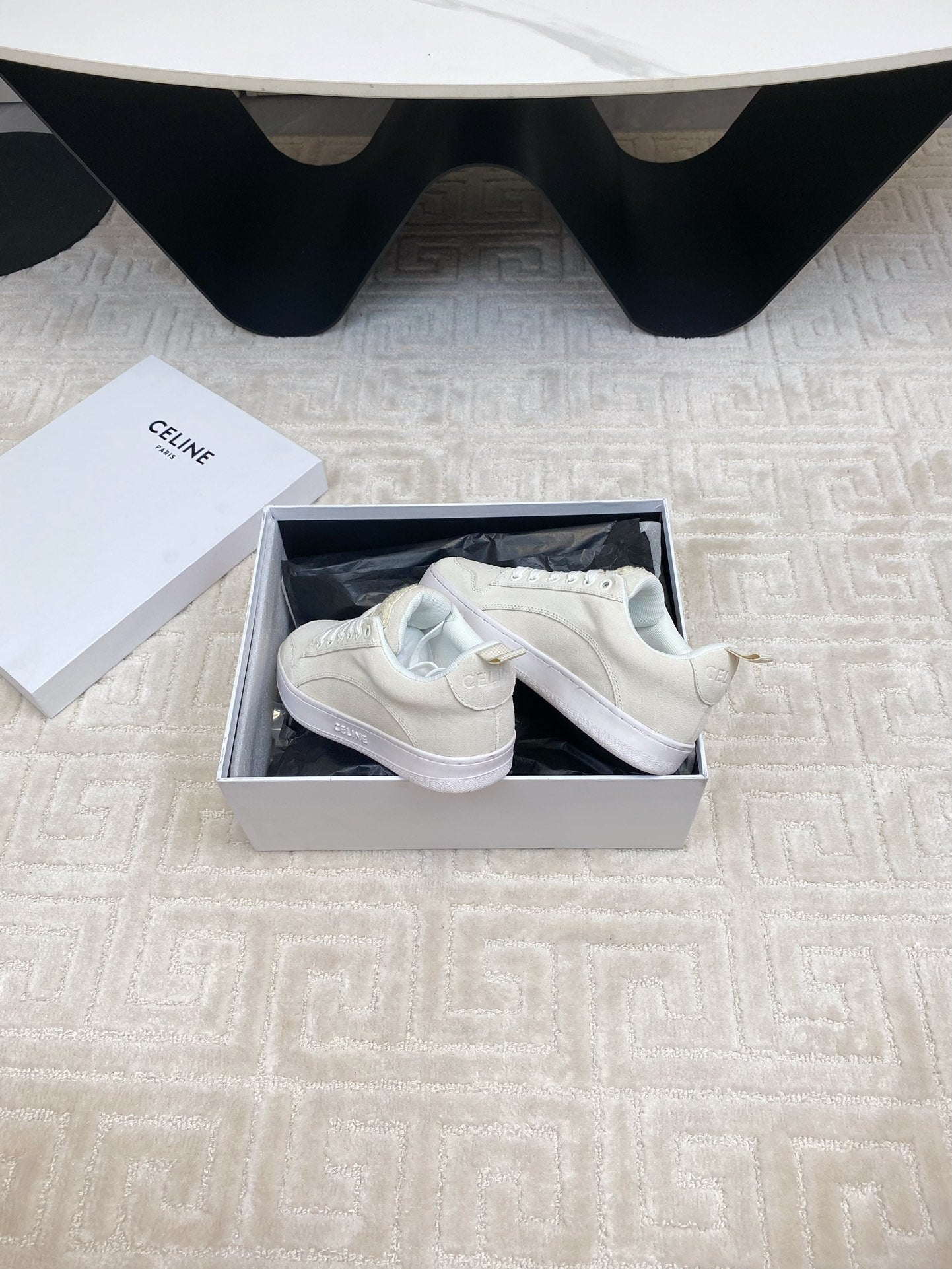 S-Sneakers