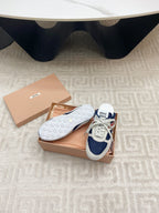 M-Sneakers