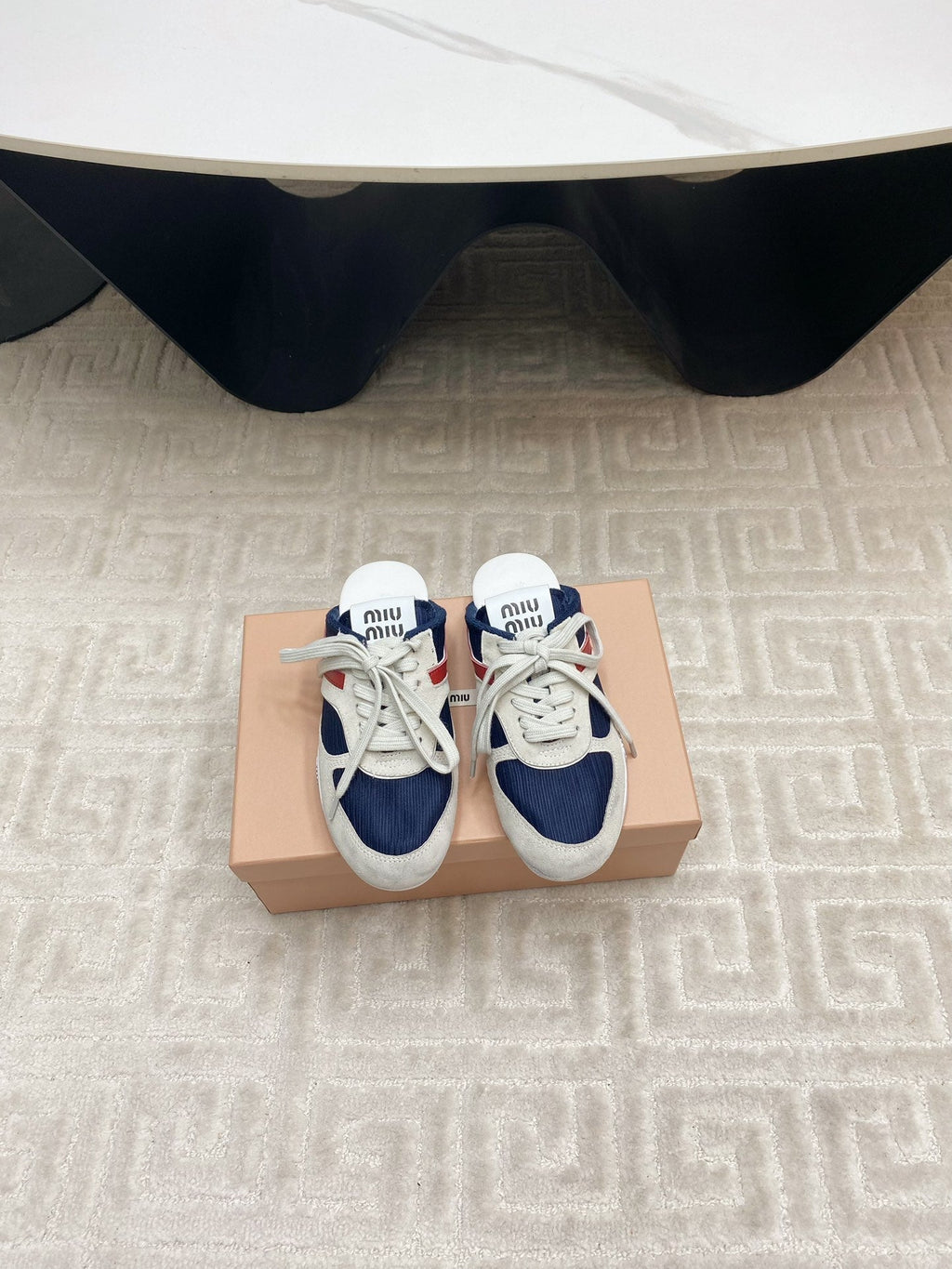 M-Sneakers