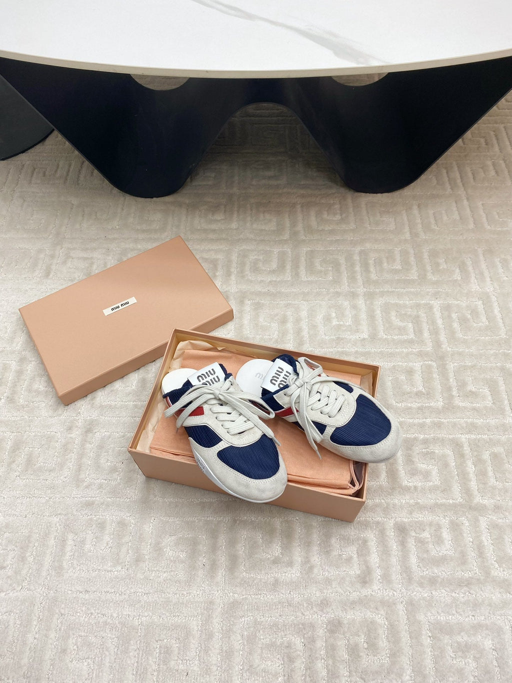 M-Sneakers