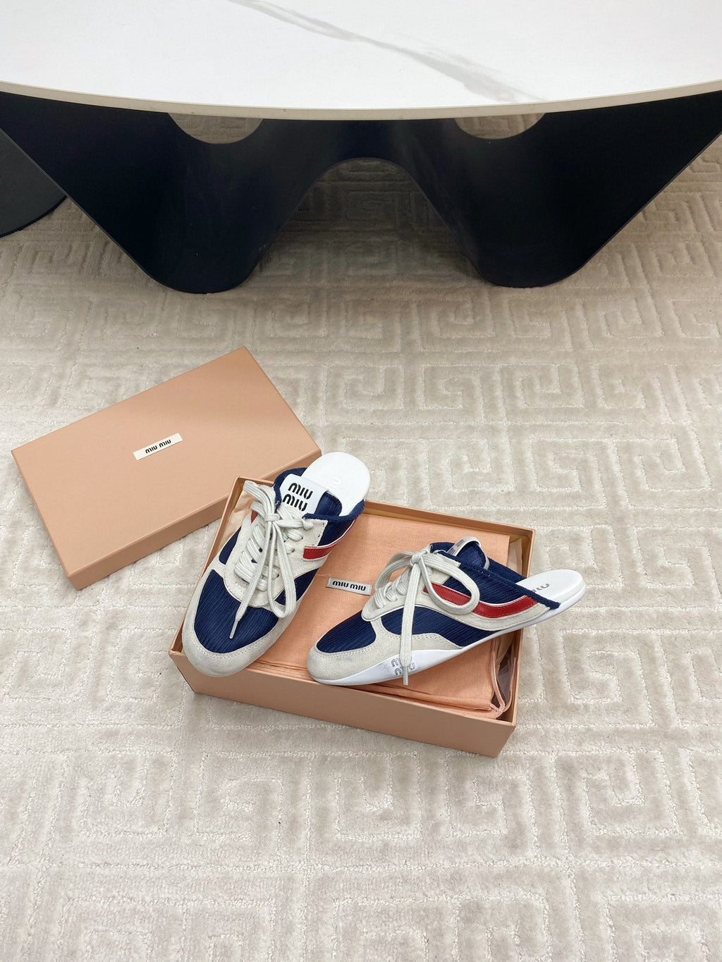 M-Sneakers