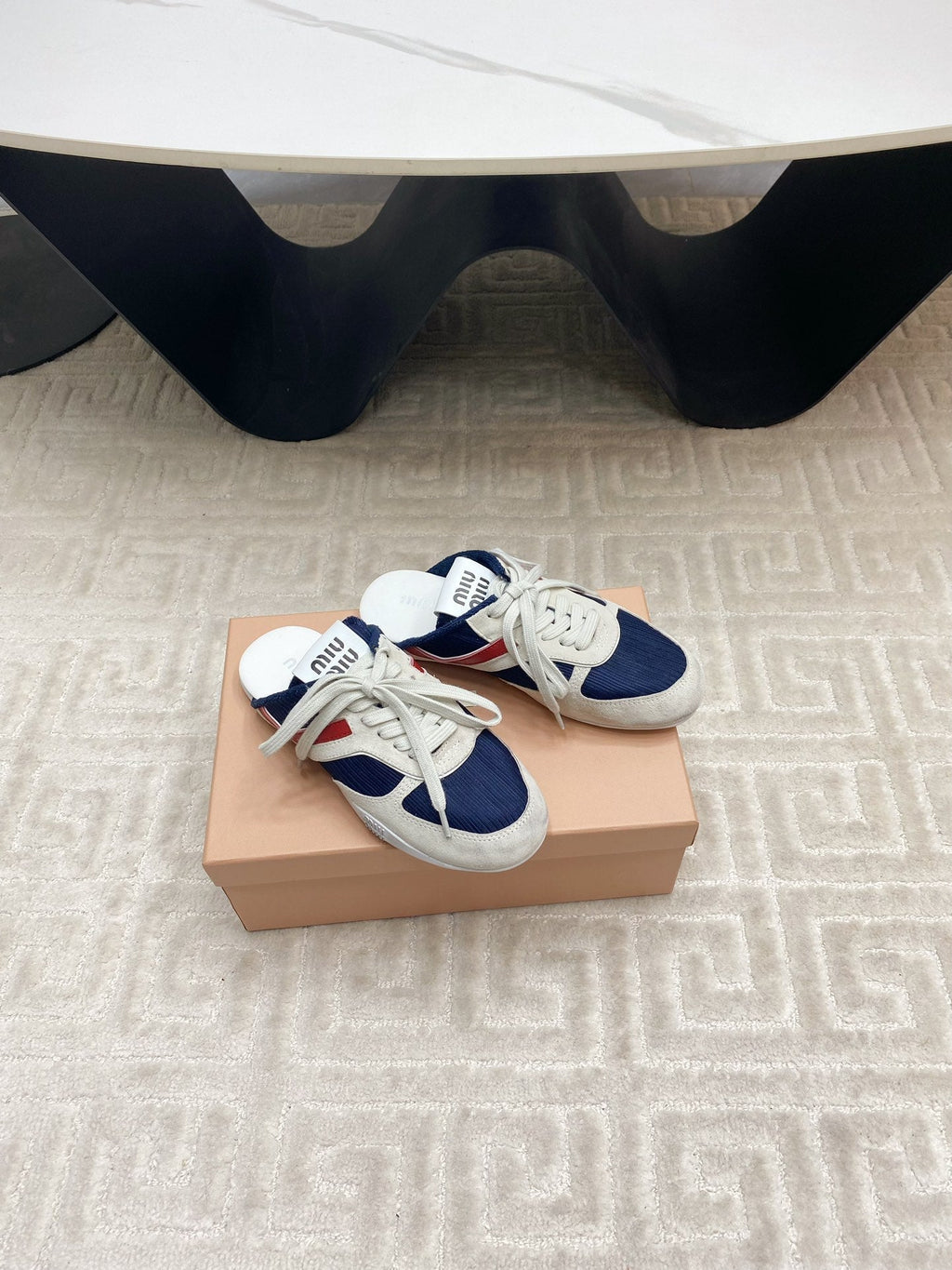 M-Sneakers