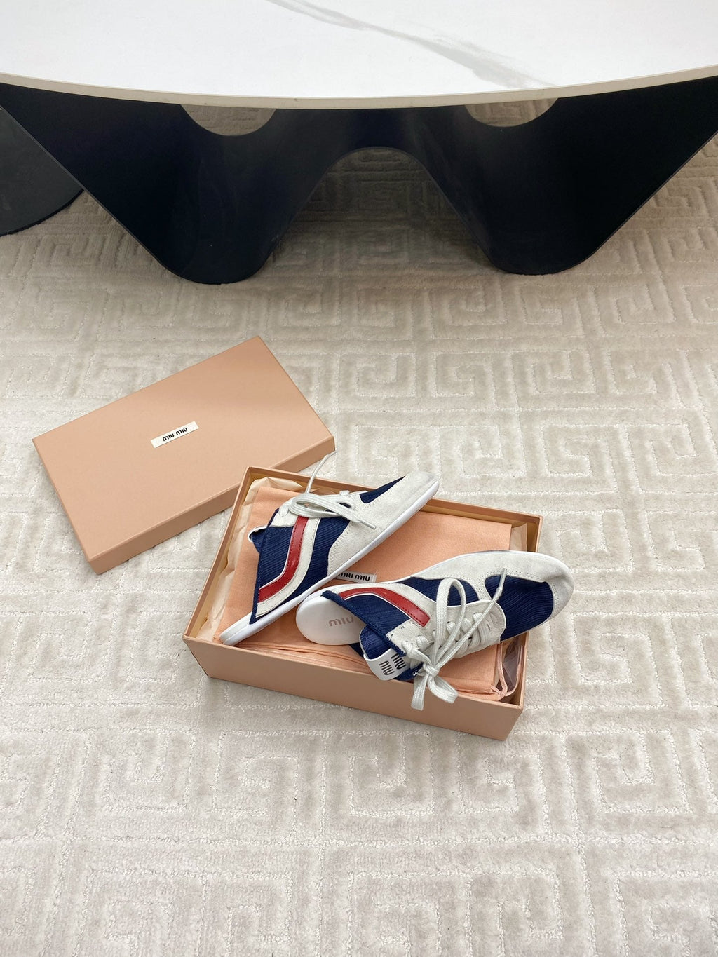 M-Sneakers