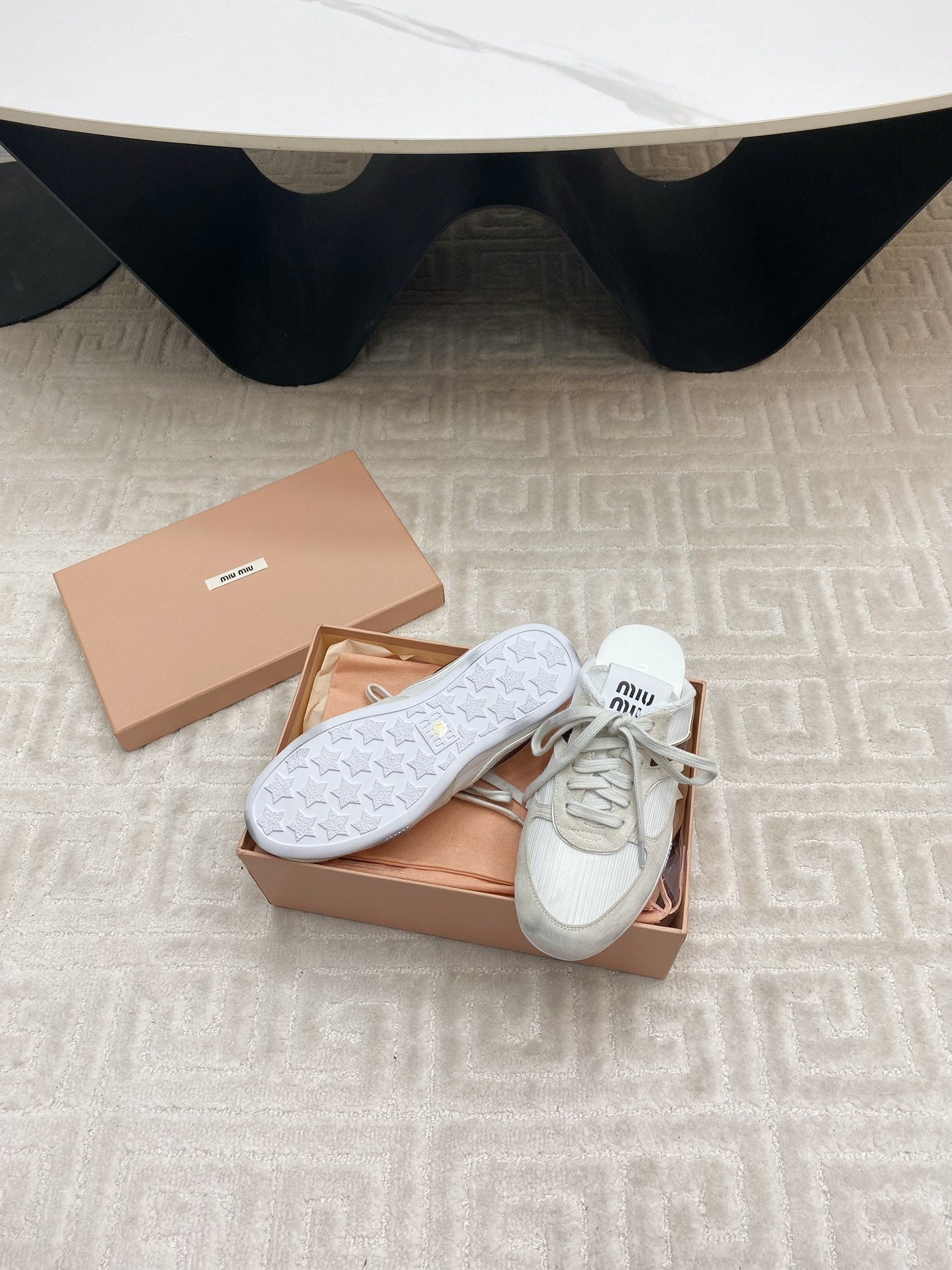 M-Sneakers
