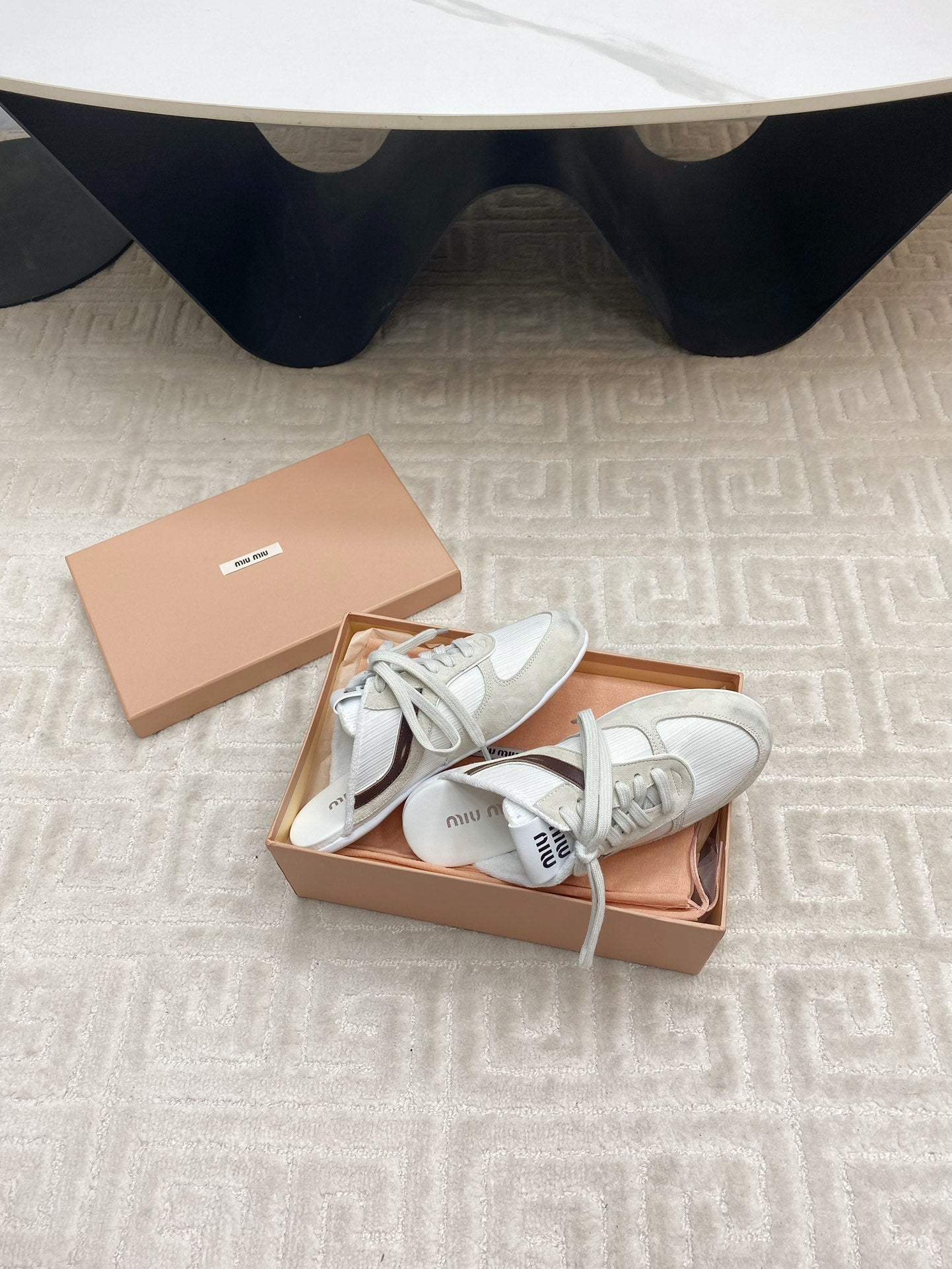 M-Sneakers