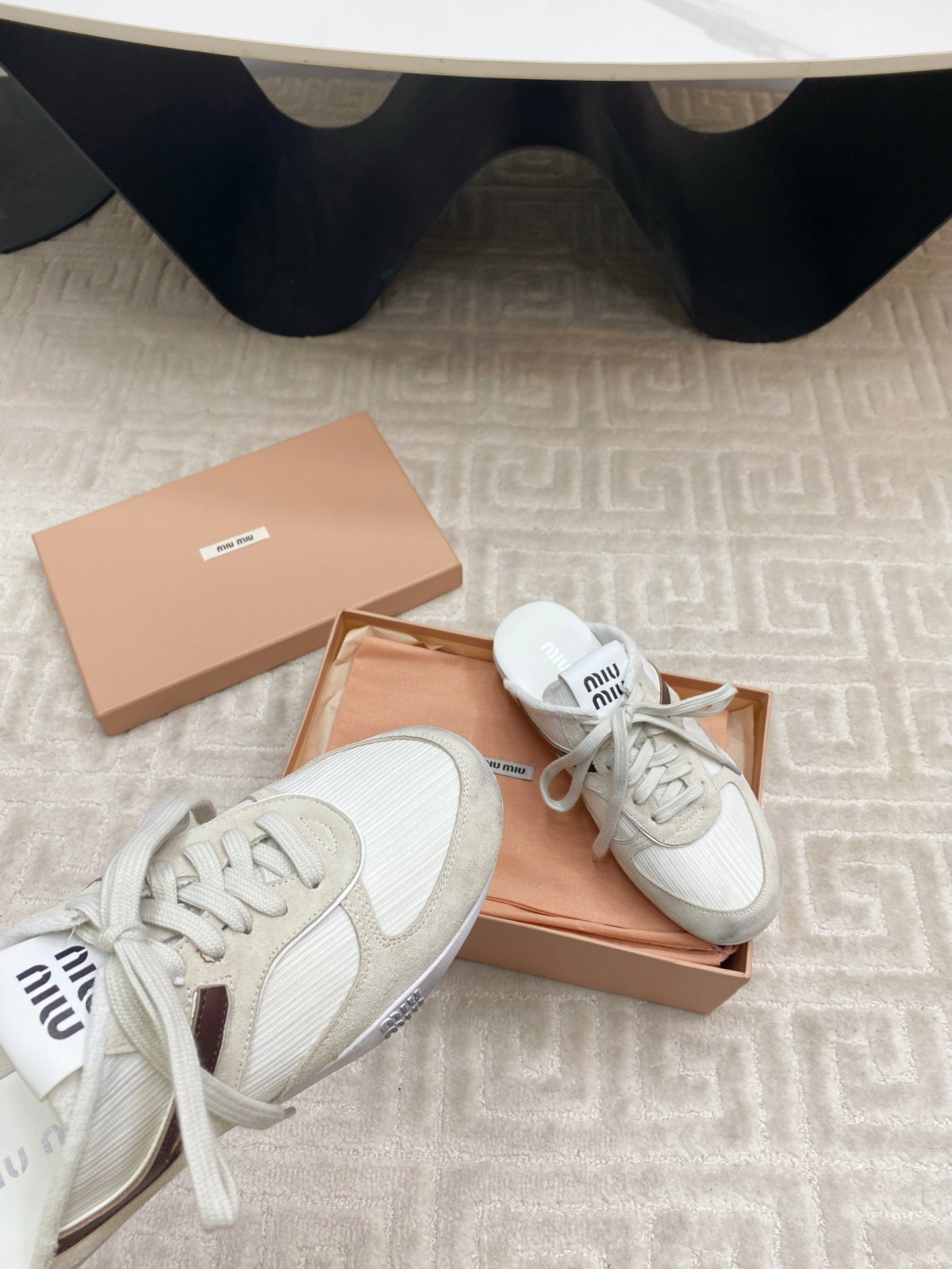 M-Sneakers