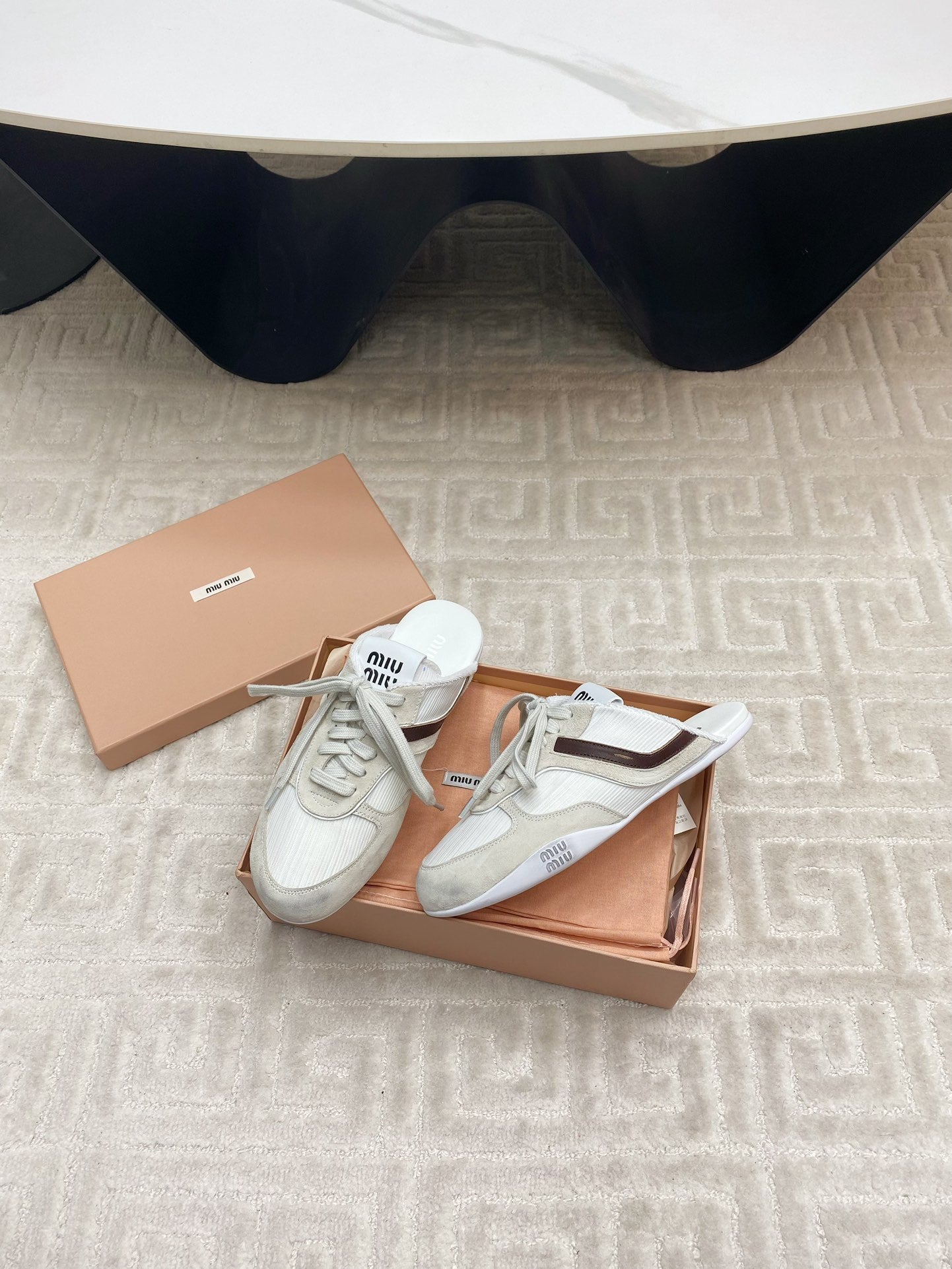 M-Sneakers
